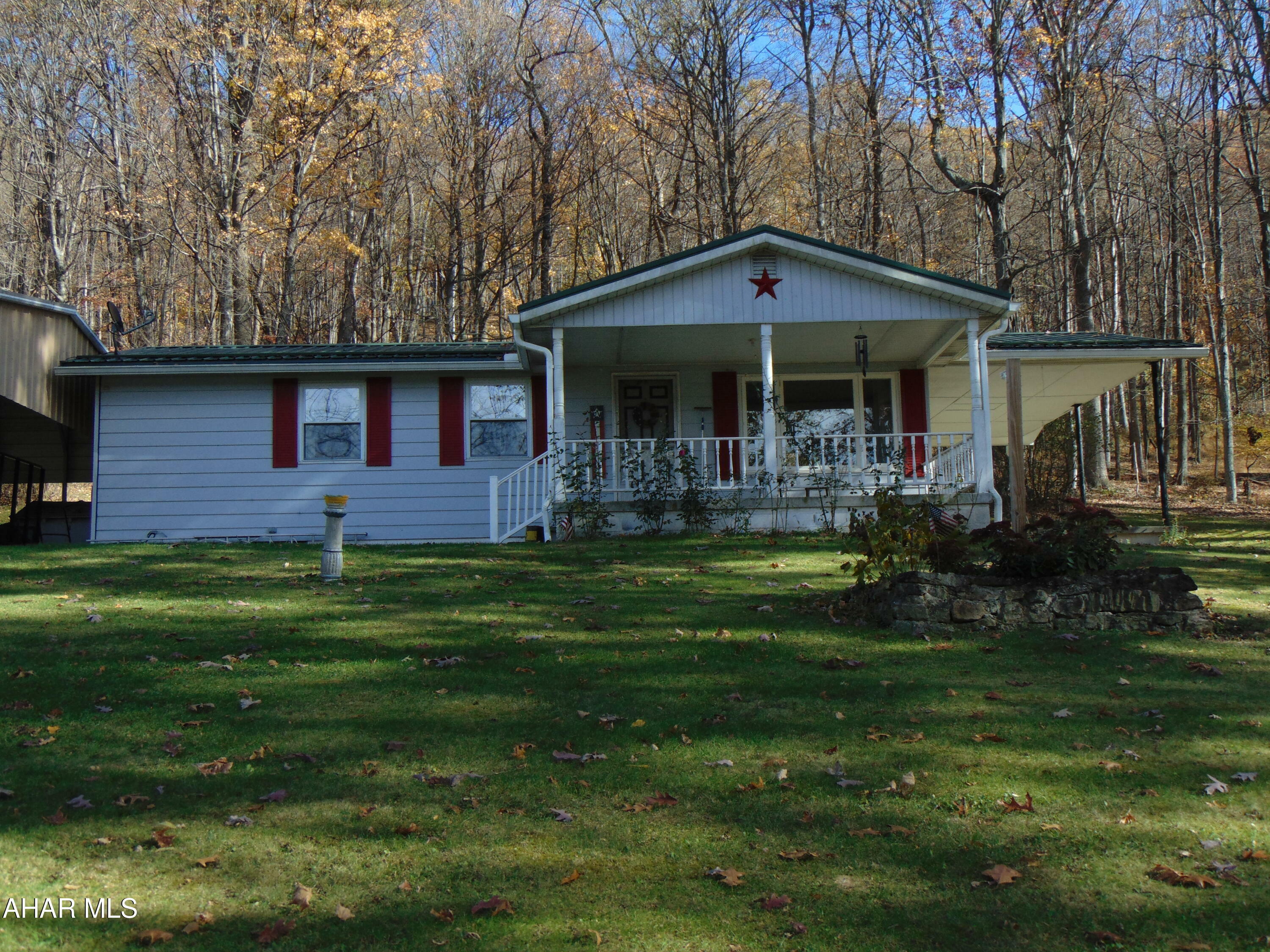 Property Photo:  1870 Black Valley Road  PA 15535 