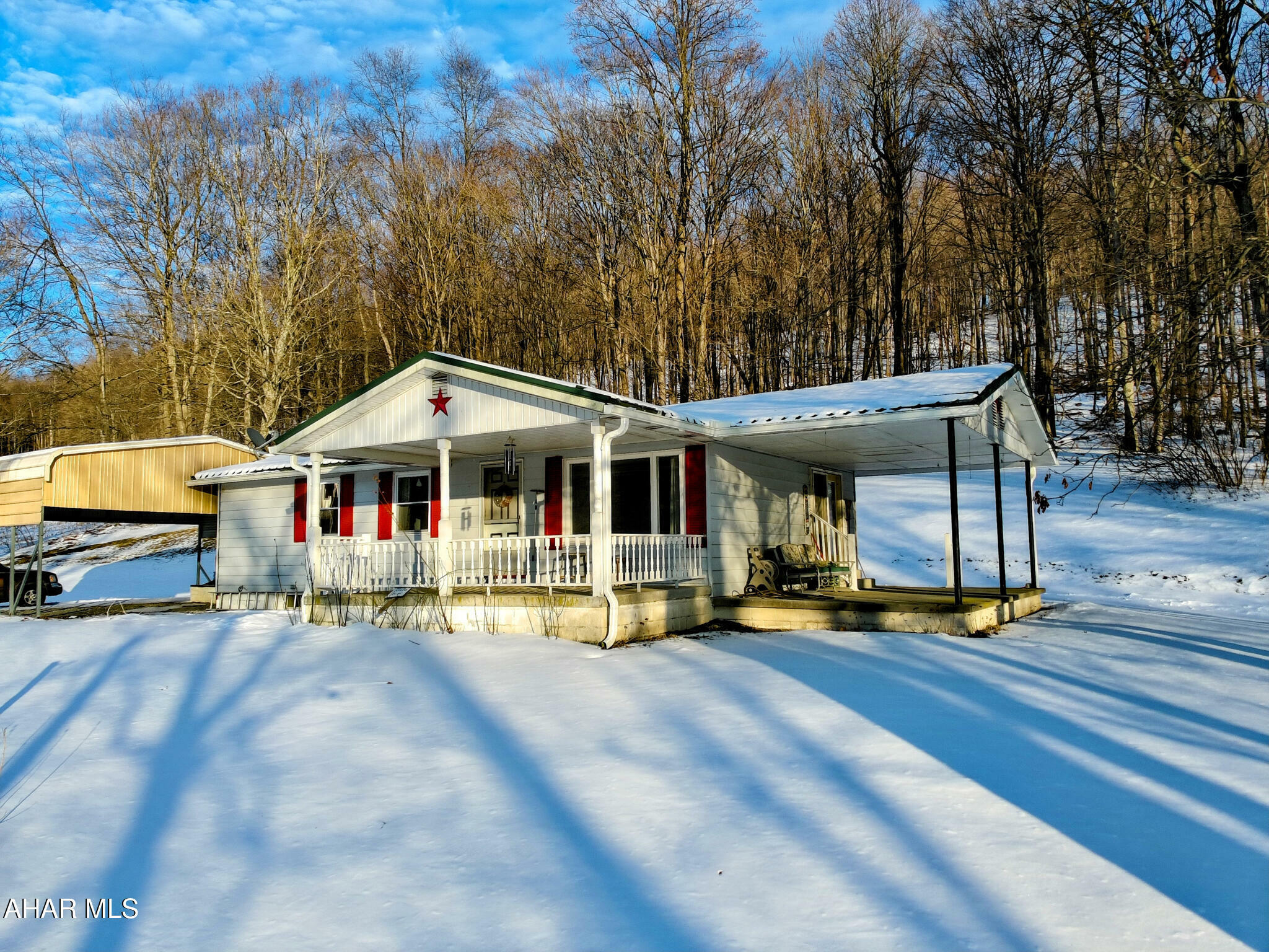 Property Photo:  1870 Black Valley Road  PA 15535 