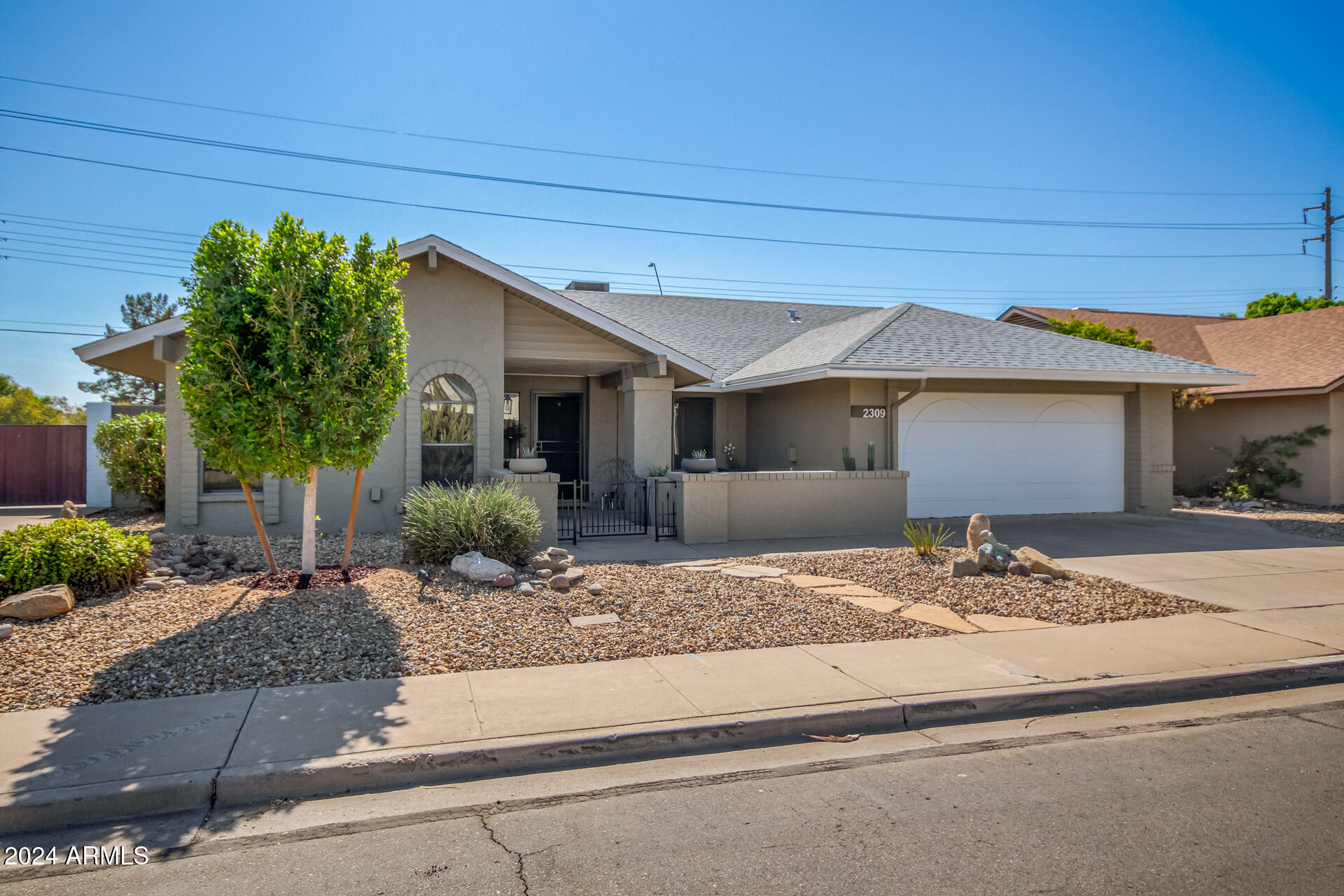 Property Photo:  2309 W Naranja Avenue  AZ 85202 