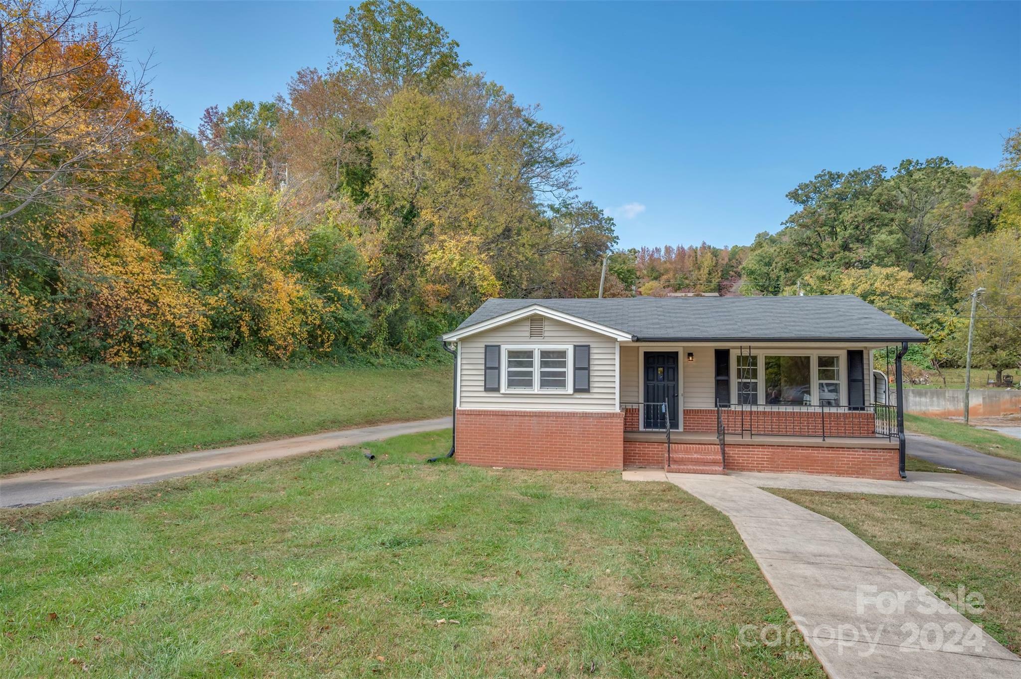 Property Photo:  261 E Mills Street  NC 28722 