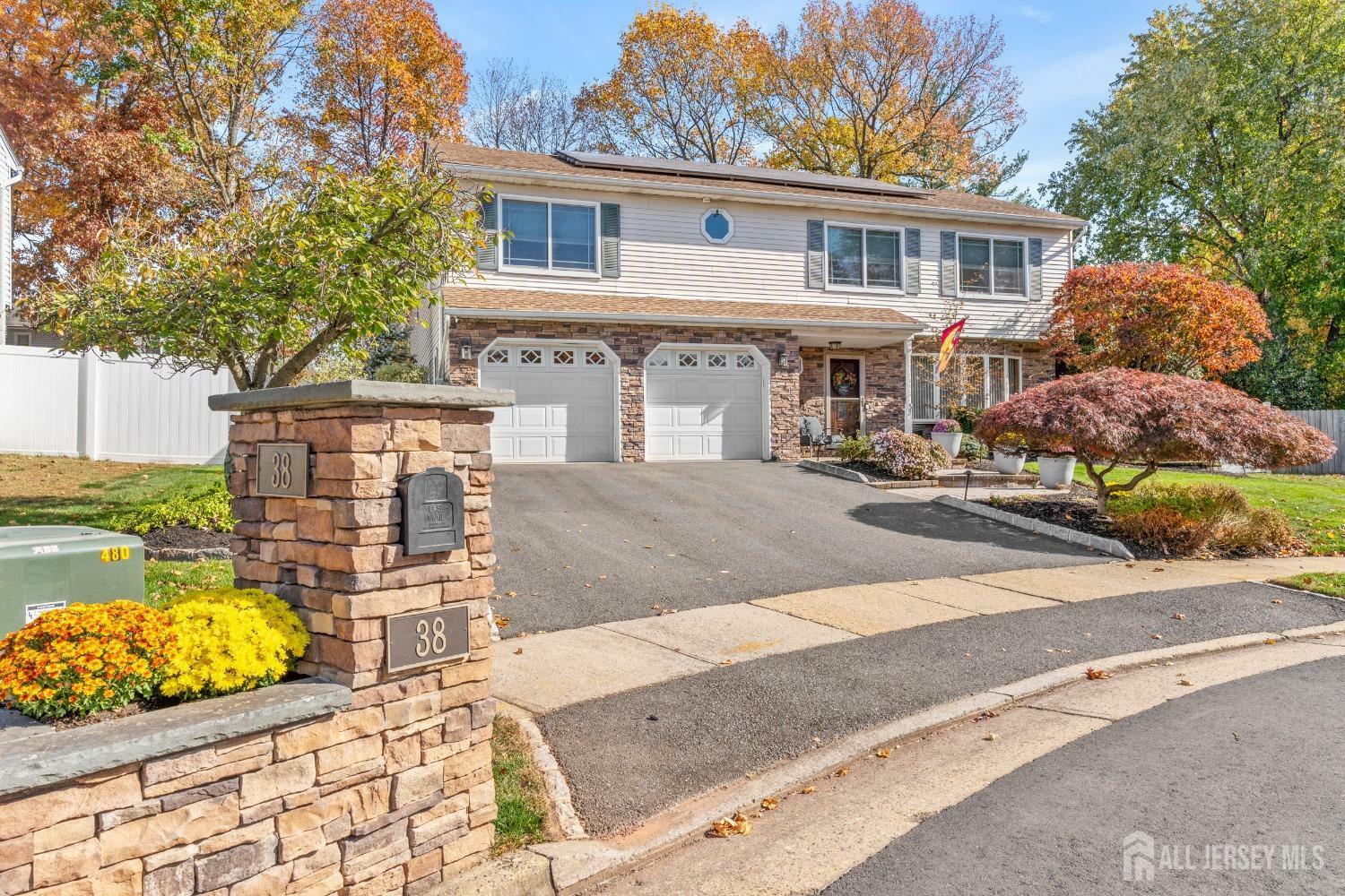 Property Photo:  38 Netherwood Circle  NJ 08820 