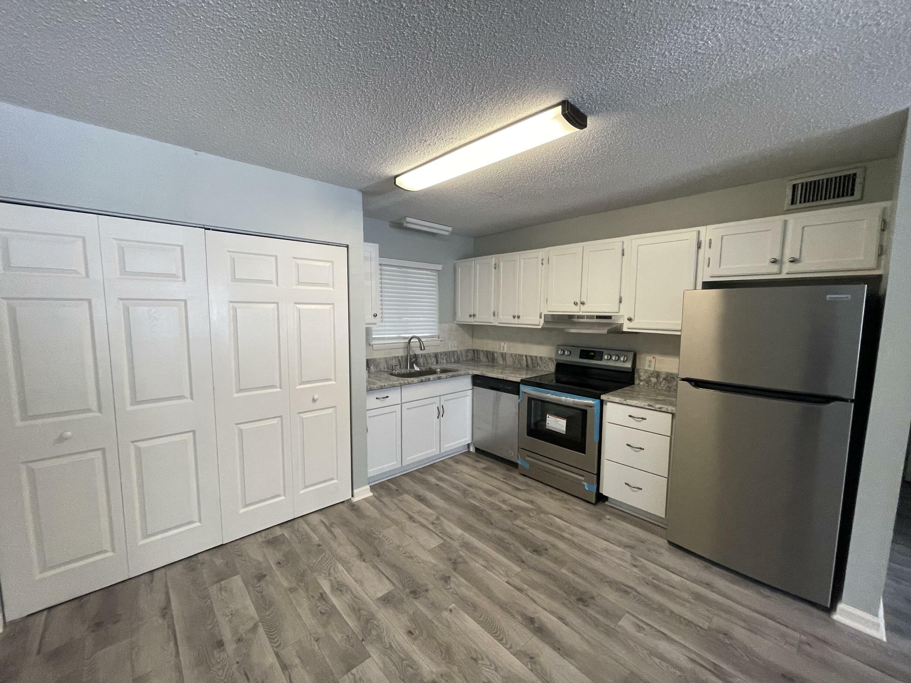 Property Photo:  201 W College Boulevard Condo 13  FL 32578 