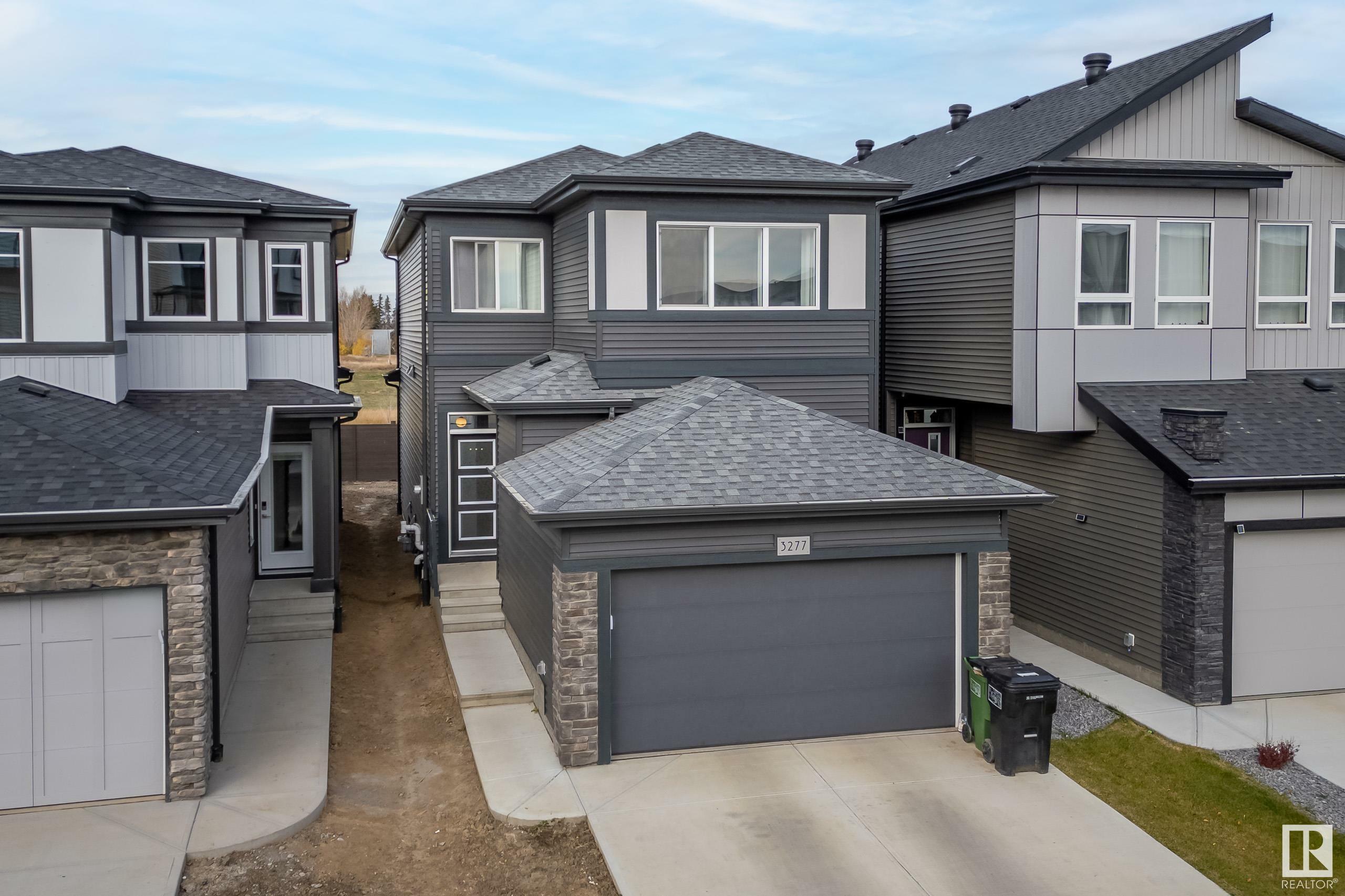 Photo de la propriété:  3277 Kulay Way SW  AB T6W 5B5 