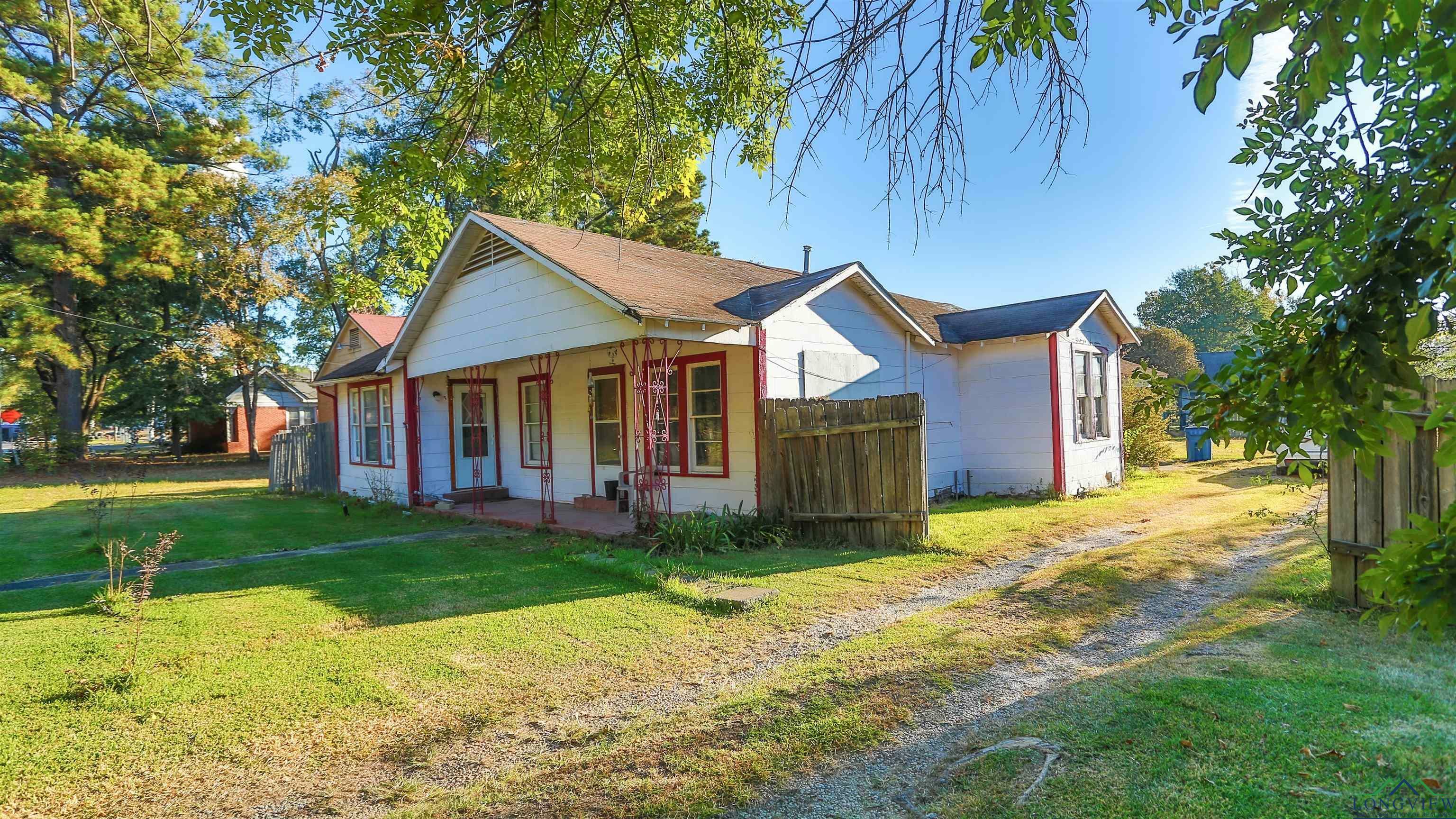 Property Photo:  180 S Hearne  TX 75692 