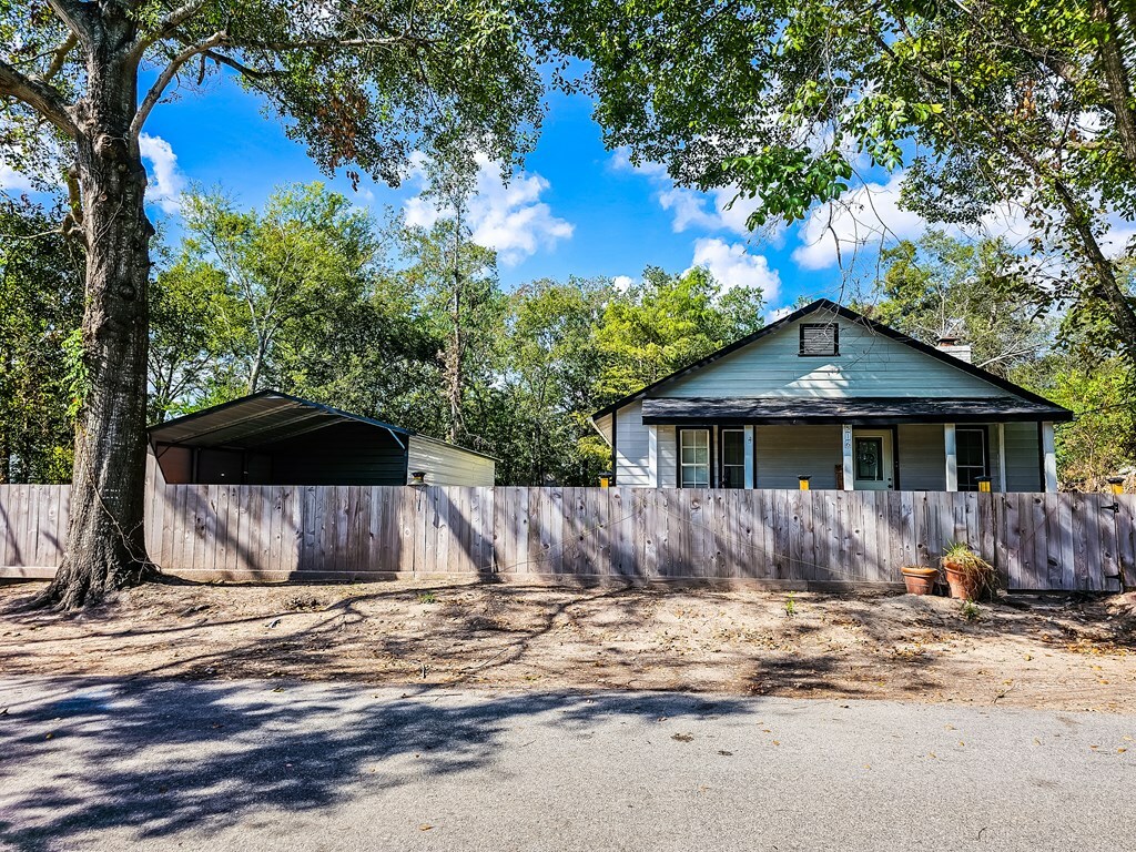 Property Photo:  516 Dunnam Avenue  TX 77327 