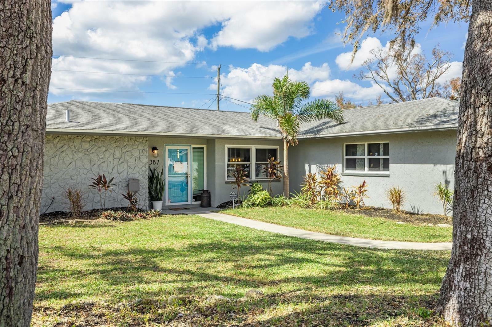 Property Photo:  387 Dorchester Drive  FL 34293 