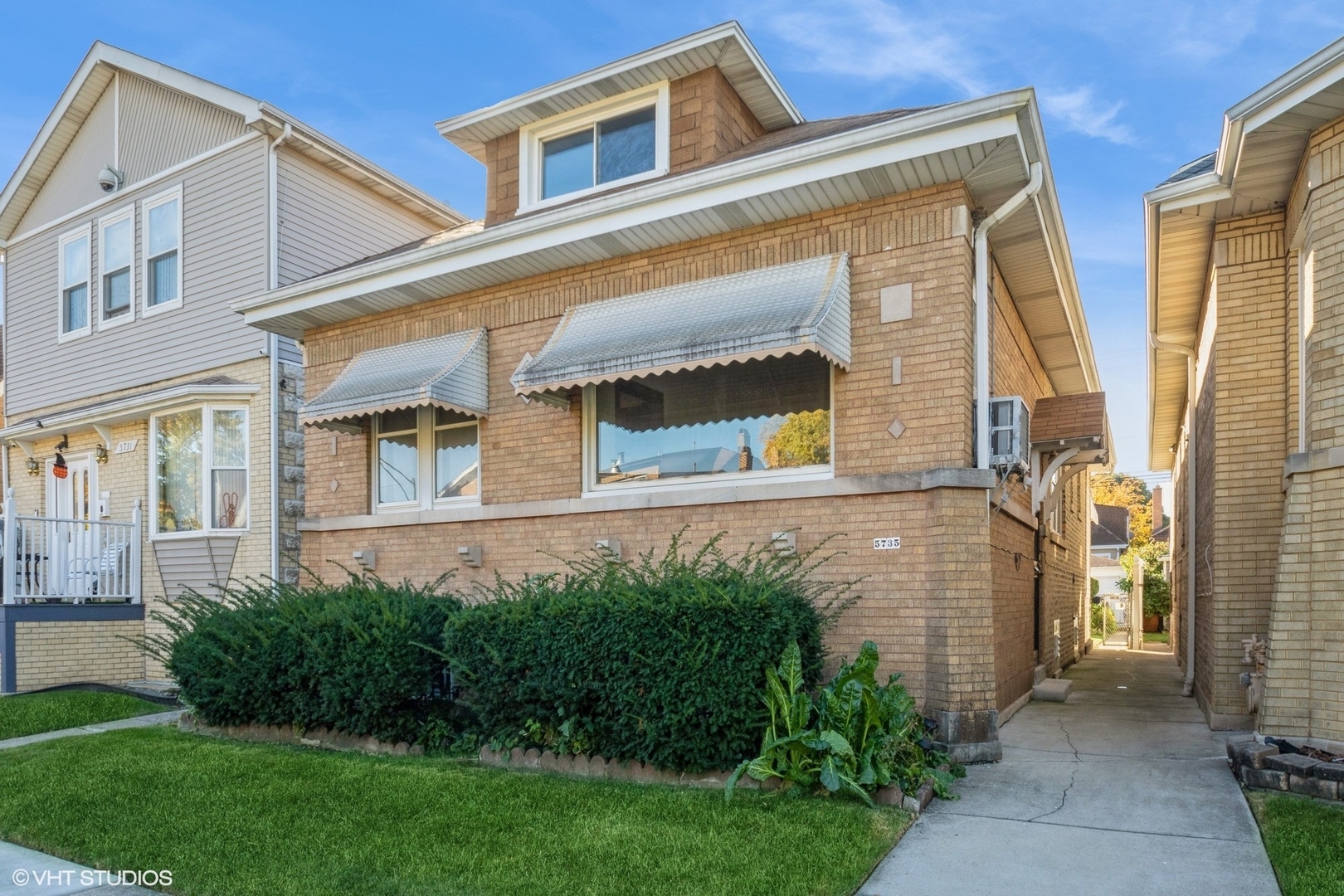 Property Photo:  5735 W Eddy Street  IL 60634 