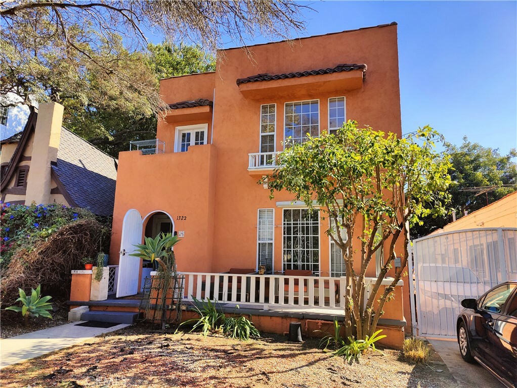 Property Photo:  1322 N Formosa Avenue  CA 90046 