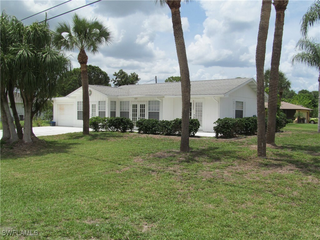 Property Photo:  607 E 3rd Street  FL 33936 