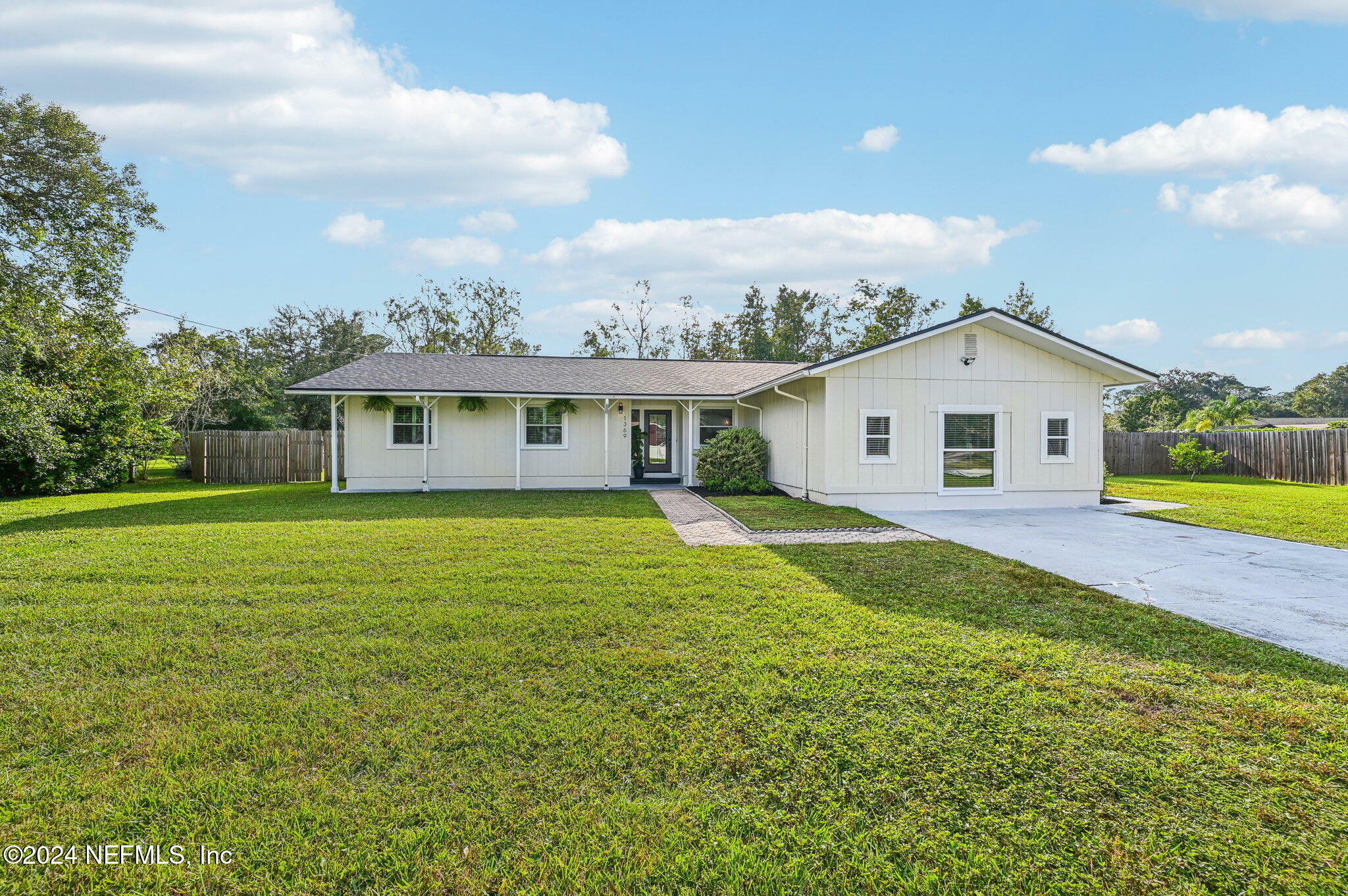 Property Photo:  1369 Riviera Drive  FL 32043 