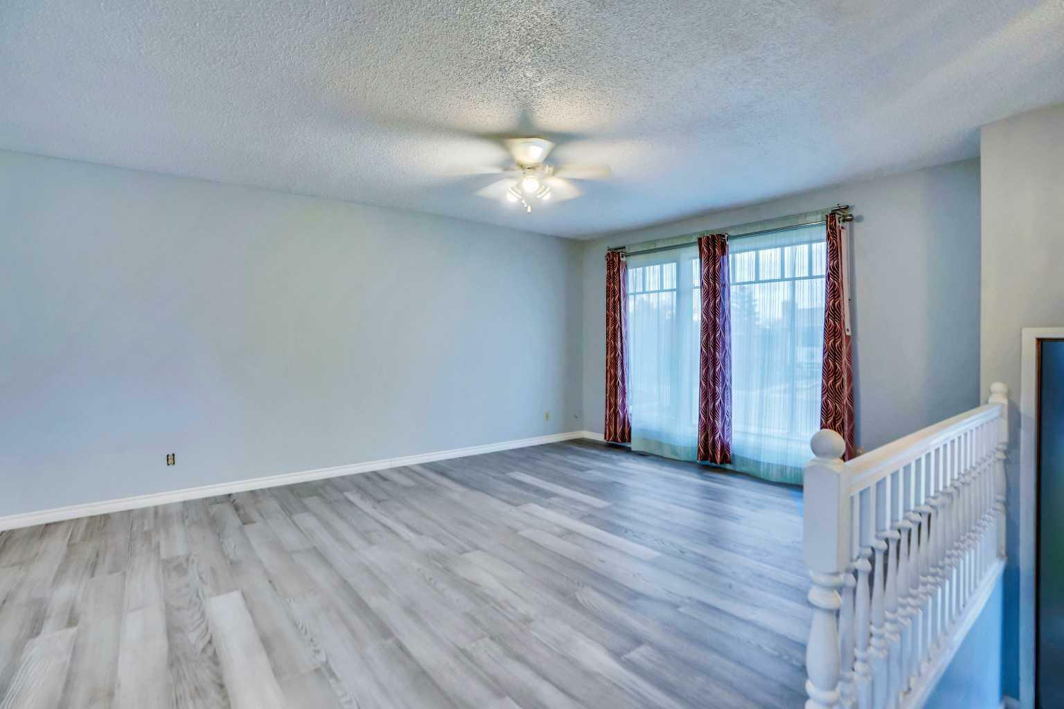 Property Photo:  515 Queensland Circle SE  AB T2J 4P6 