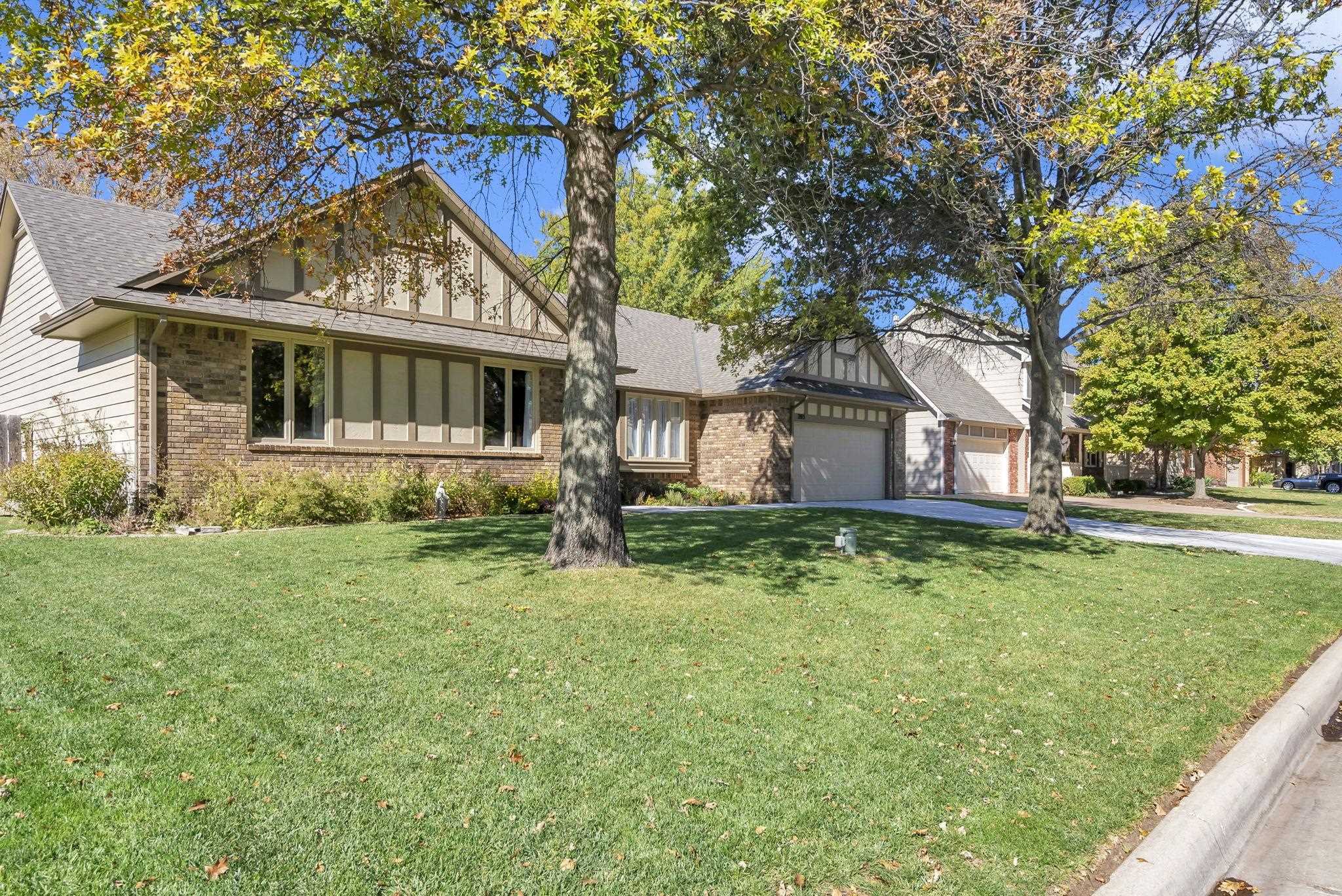 Property Photo:  203 S Parkdale St  KS 67209 