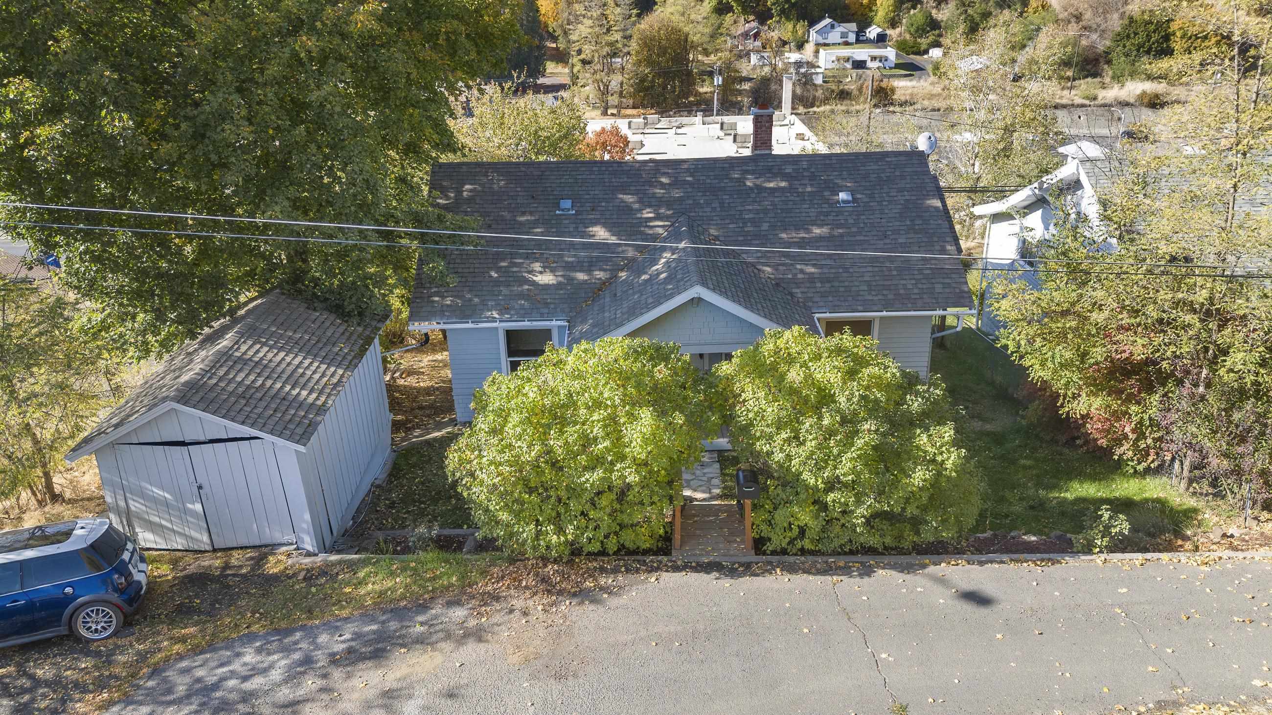 Property Photo:  412 S Mill St  WA 99111 