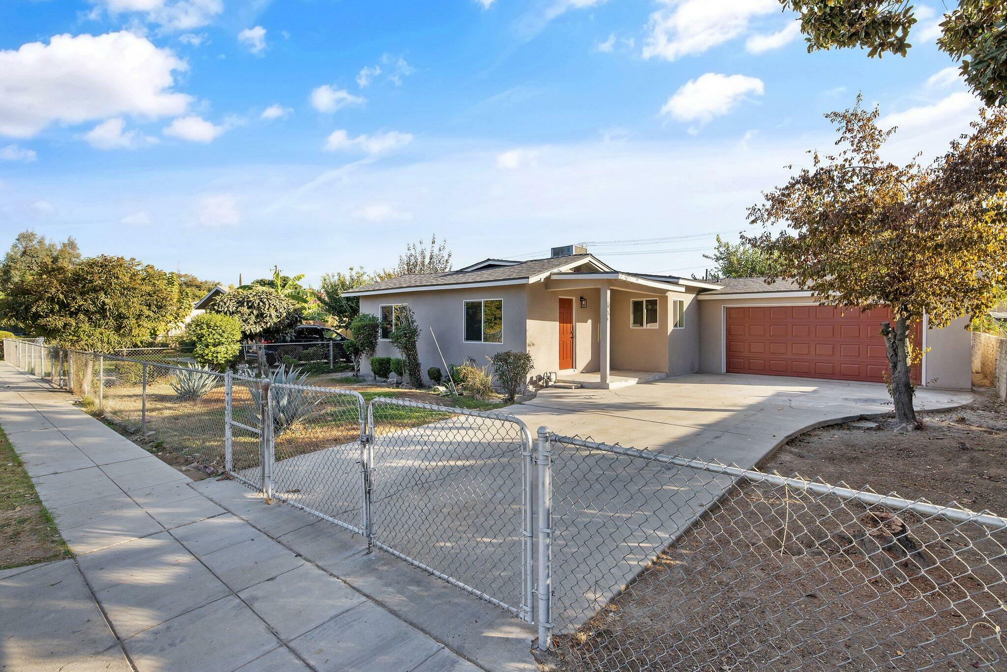 Property Photo:  1147 W Woodward Avenue  CA 93706 