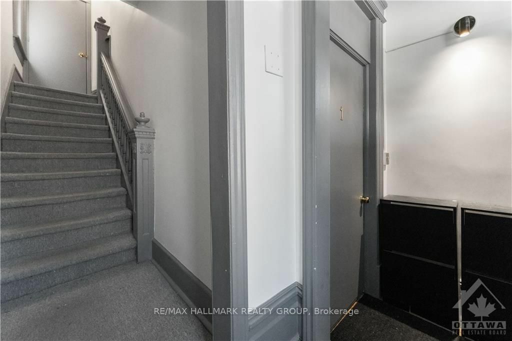 Property Photo:  128 Flora St  ON K1R 5R5 