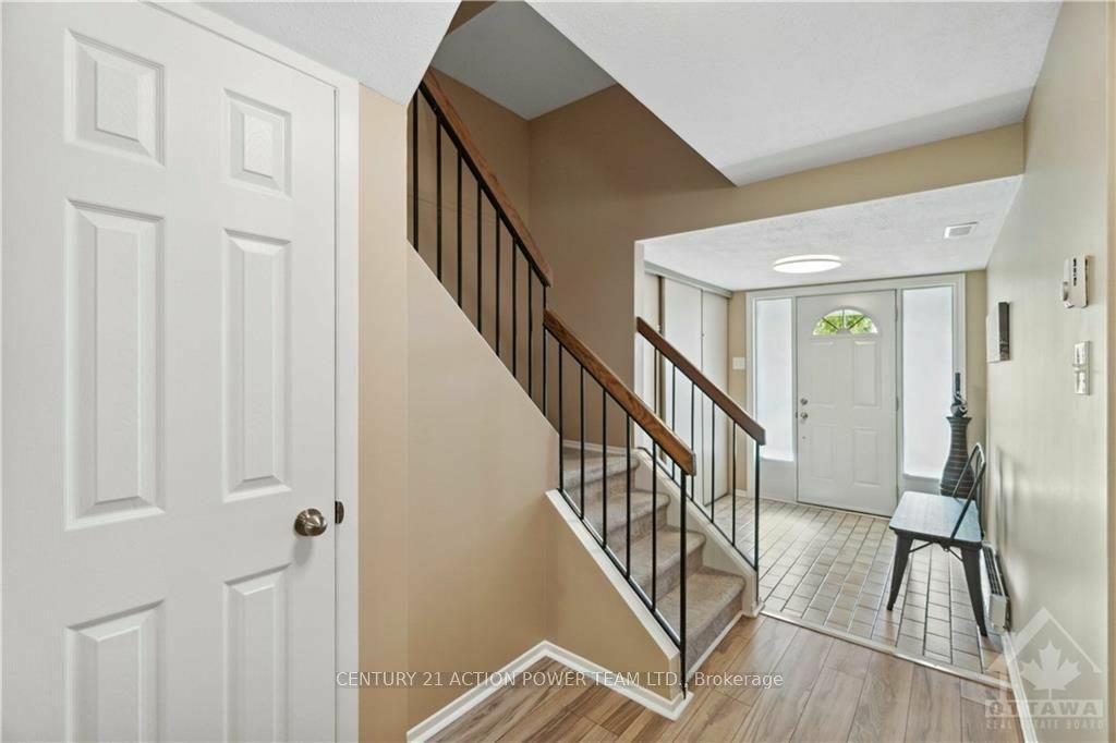 Photo de la propriété:  6593 Bilberry Dr  ON K1C 4N4 