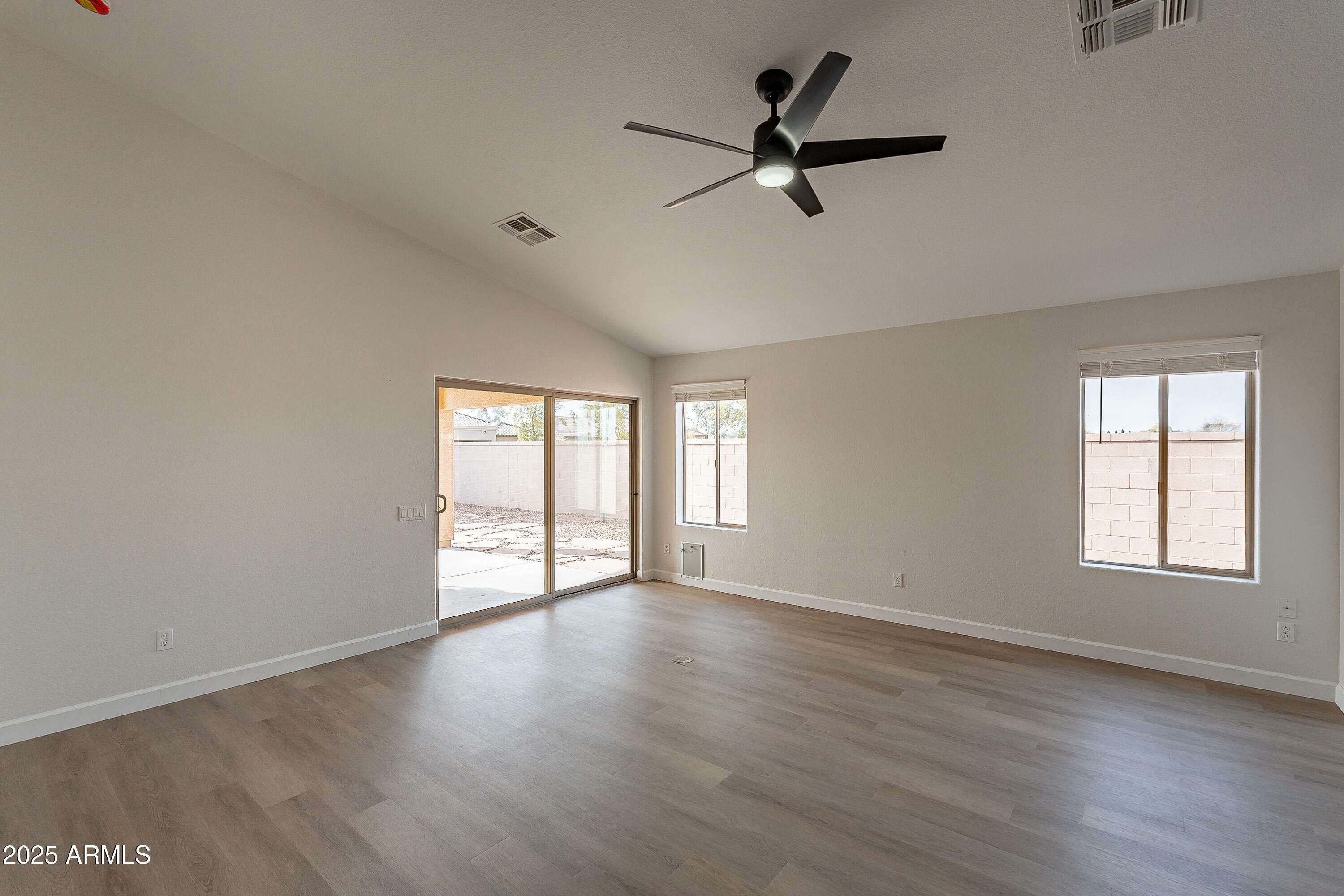Property Photo: 3011 E Colonial Place AZ 85249