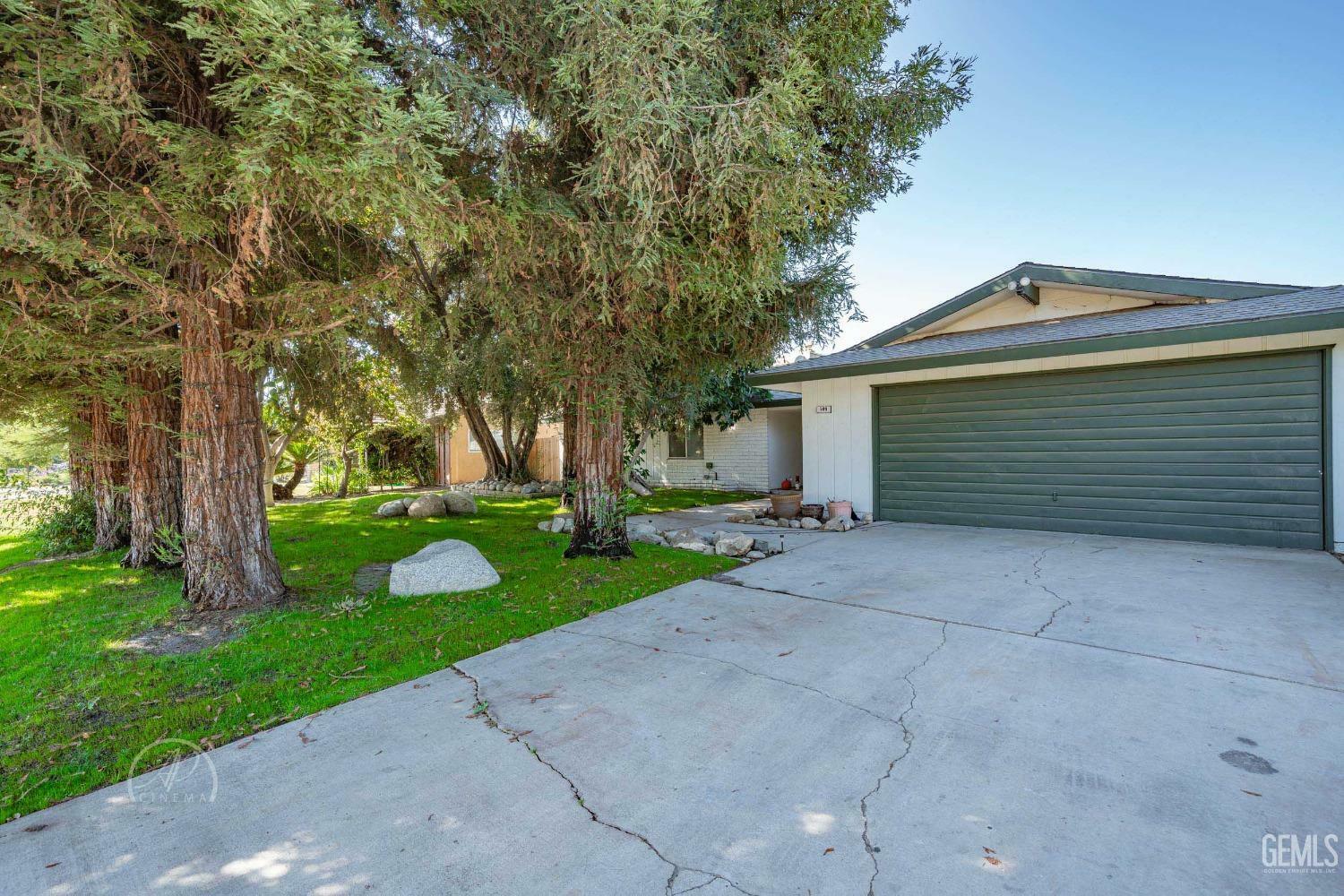 Property Photo:  509 Hewlett Street  CA 93309 