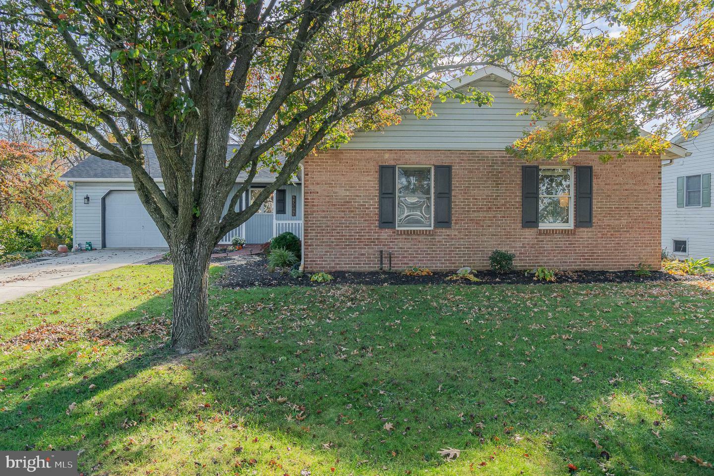 Property Photo:  35 White Oak Boulevard  PA 17050 