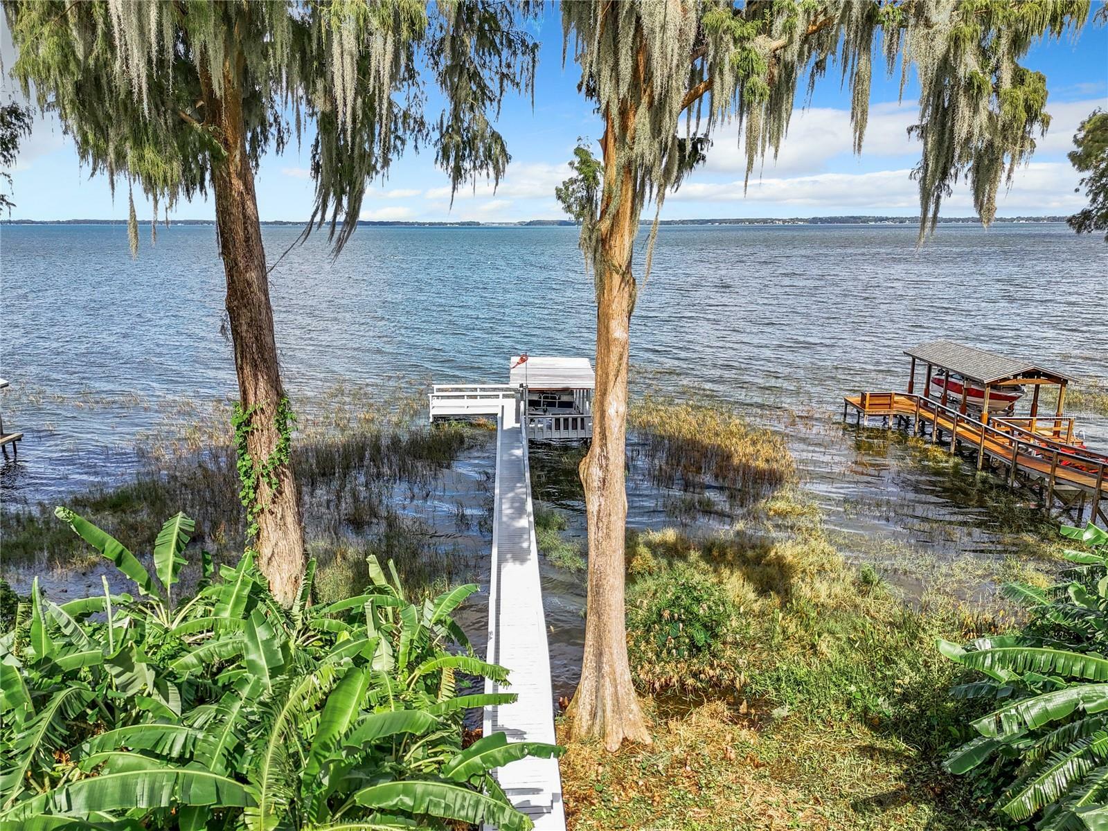 Property Photo: 1559 Lakeshore Drive FL 32726