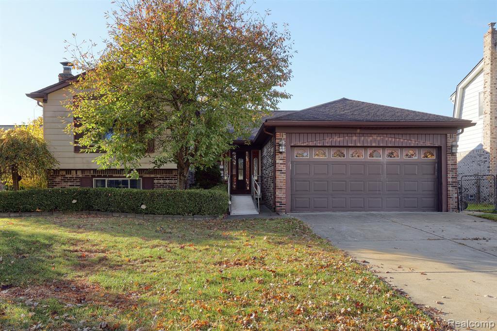 Property Photo: 3080 Albany Drive MI 48310 2926