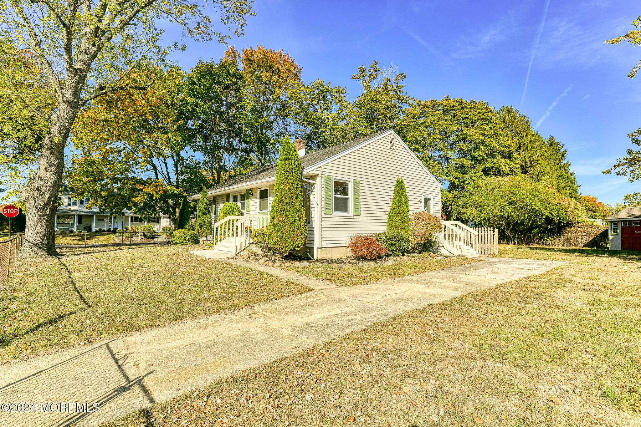 Property Photo:  712 E Lawn Drive  NJ 07753 