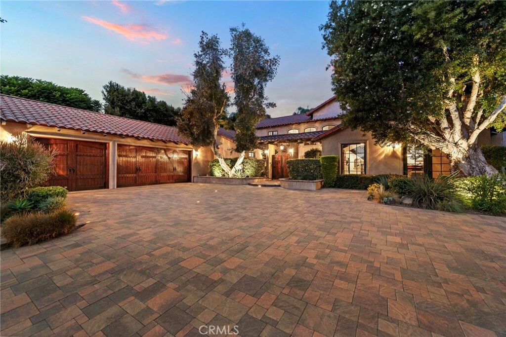 Property Photo: 26181 Calle Roberto CA 92675