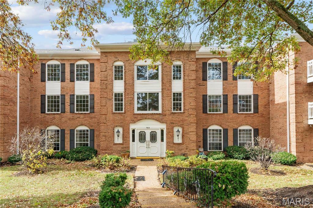 Property Photo: 964 Claytonbrook Drive 2A MO 63011