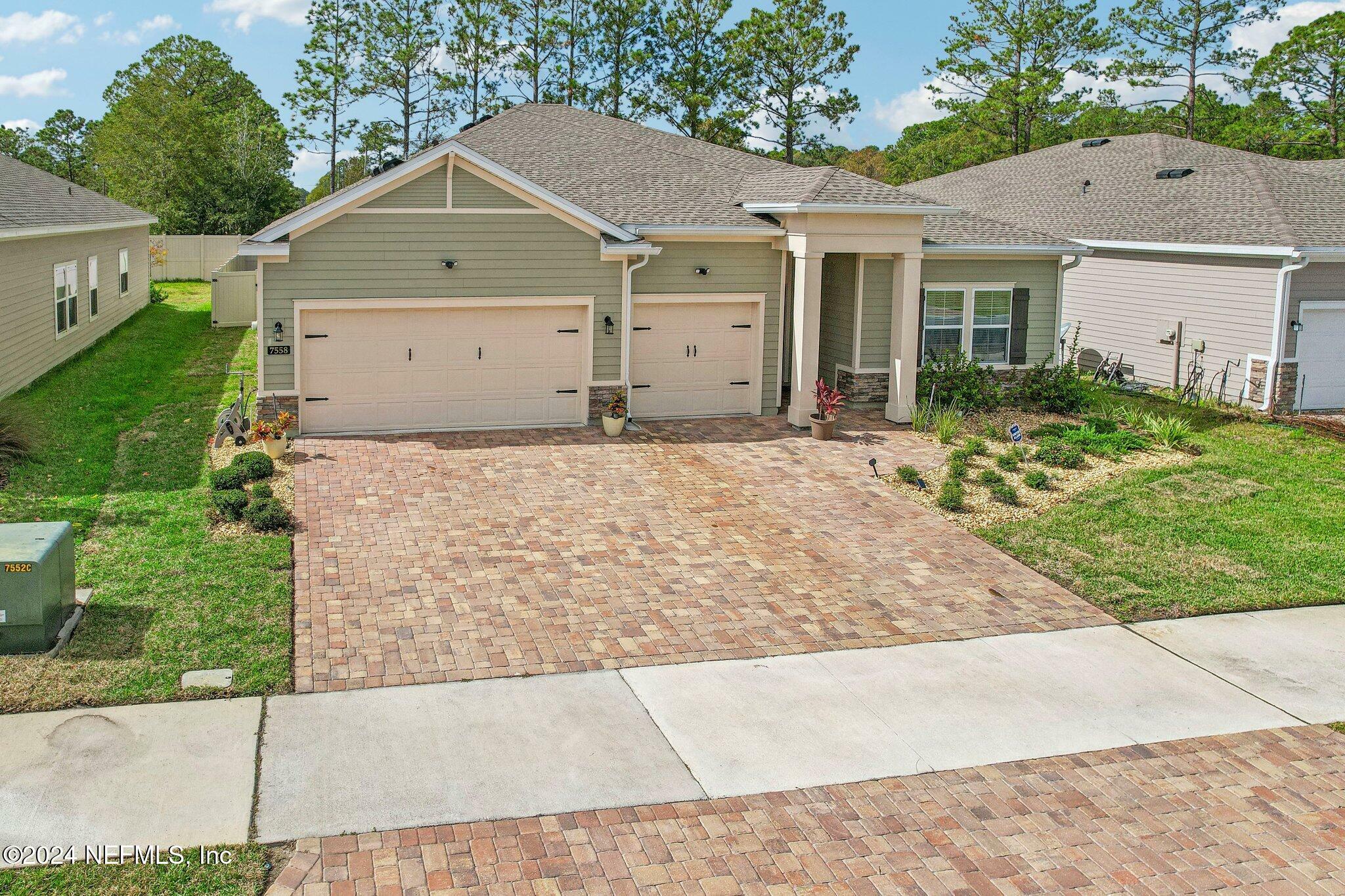 Property Photo: 7558 Nasturtium Way FL 32219