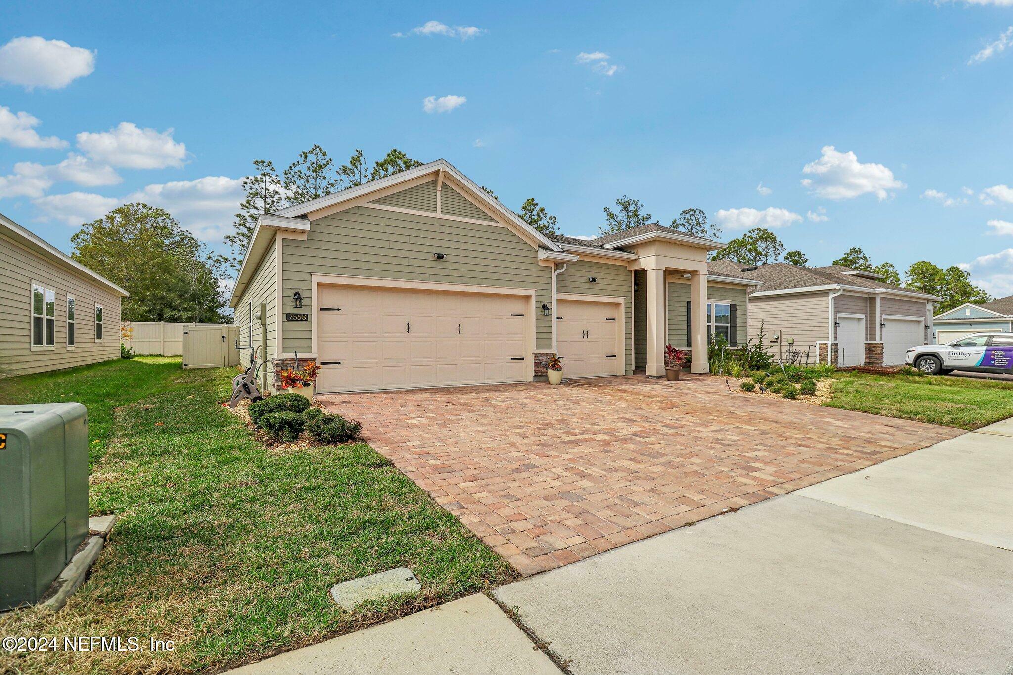 Property Photo: 7558 Nasturtium Way FL 32219