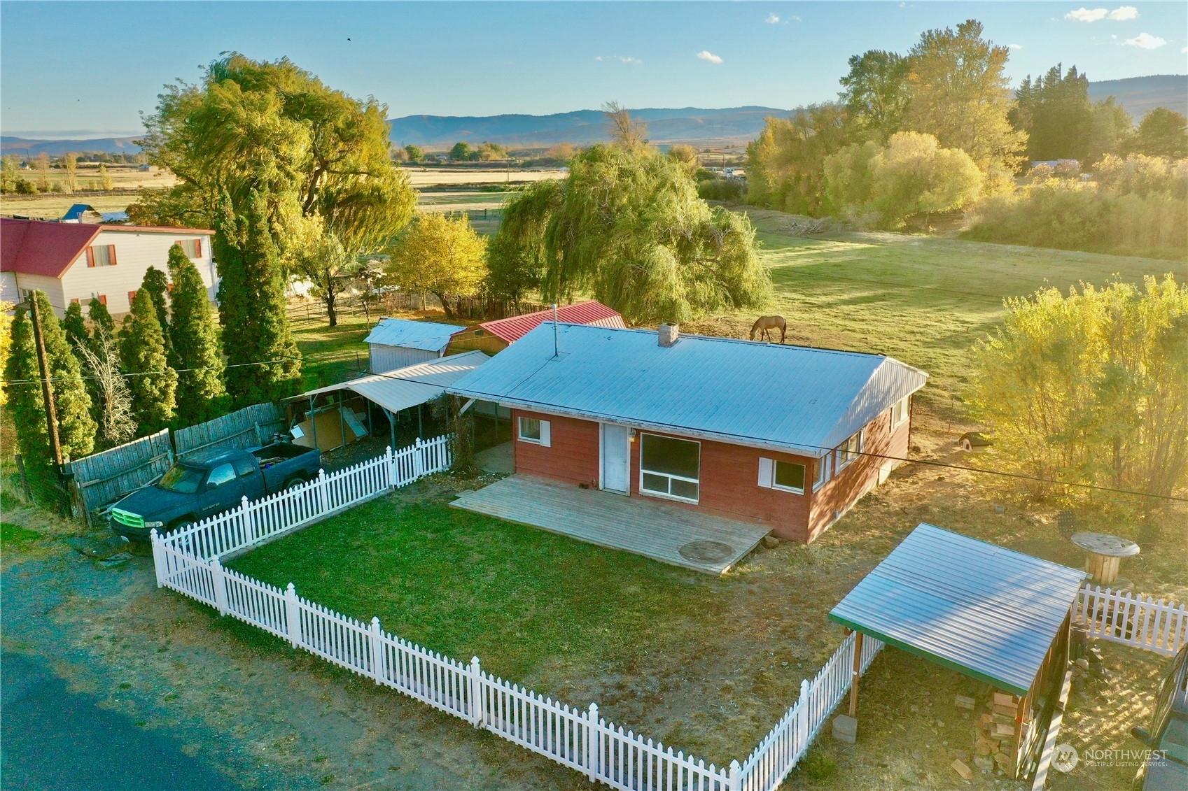 Property Photo:  61 Chester St  WA 98946 