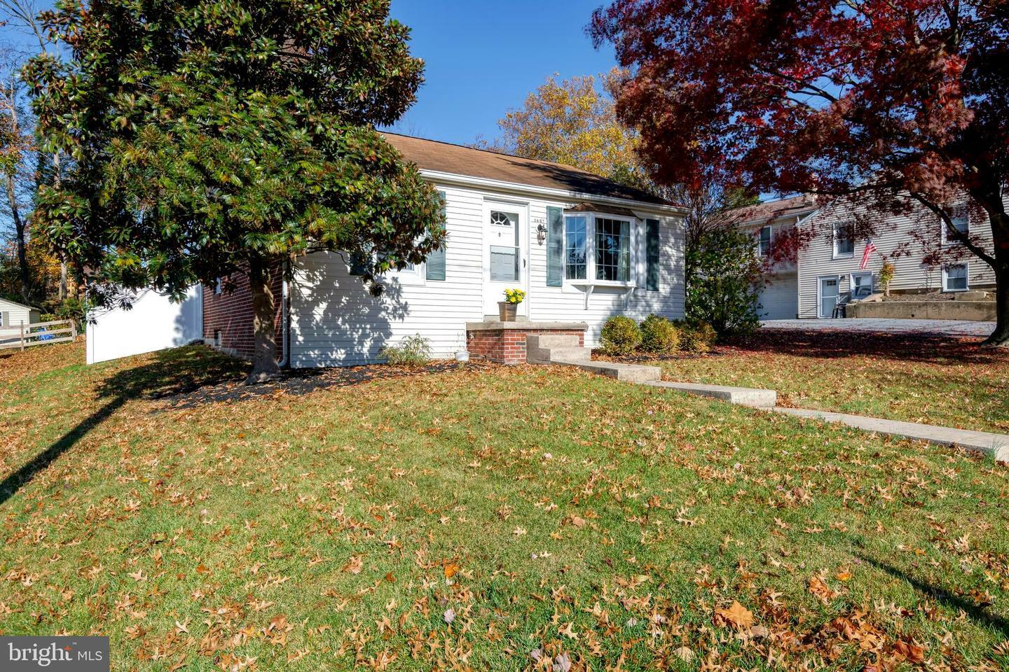 Property Photo:  1607 Buttercup Road  PA 17602 