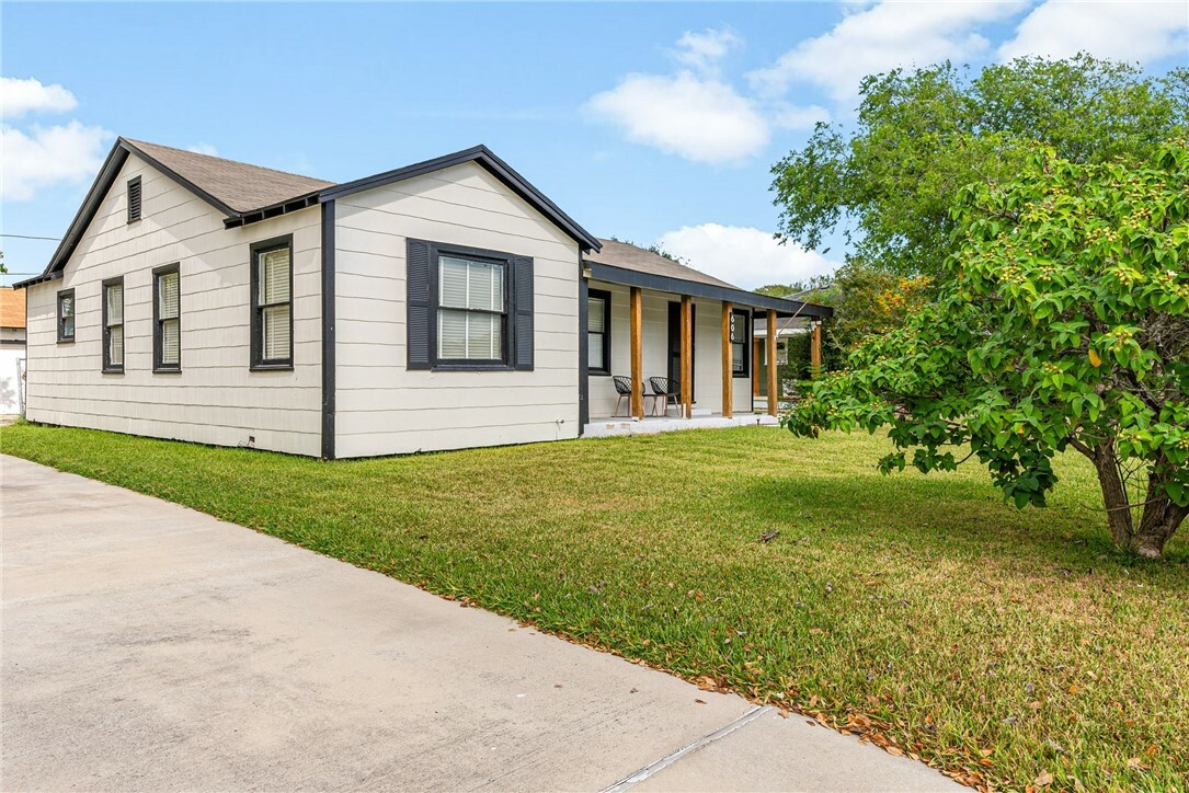 Property Photo:  606 Ralston Avenue  TX 78404 