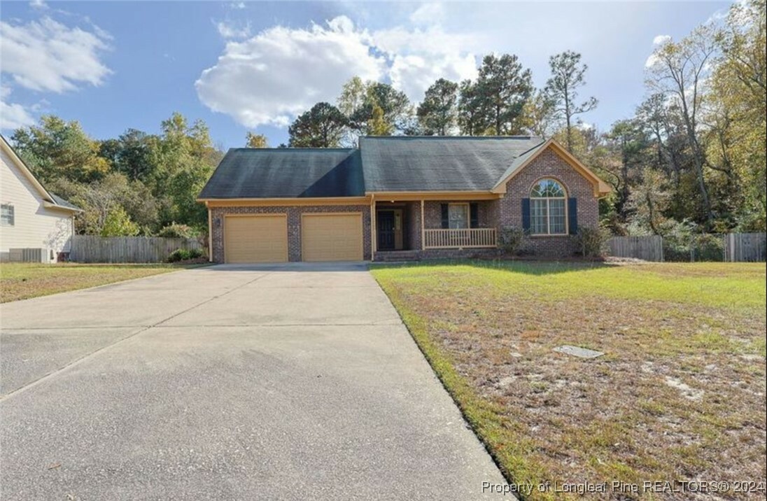 Property Photo:  521 Chambercomb Ct.  NC 28303 