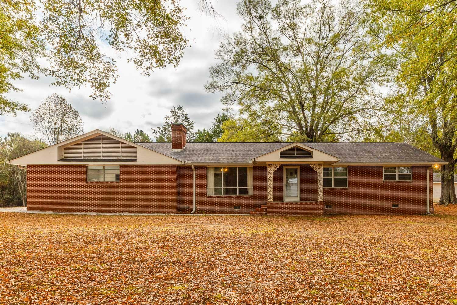 Property Photo: 1186 E Reed Road GA 30728