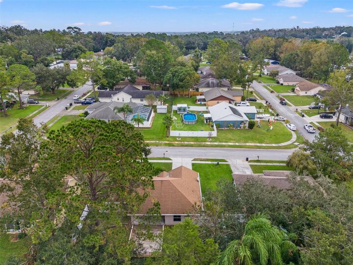 Property Photo:  909 Laurelridge Court  FL 34601 