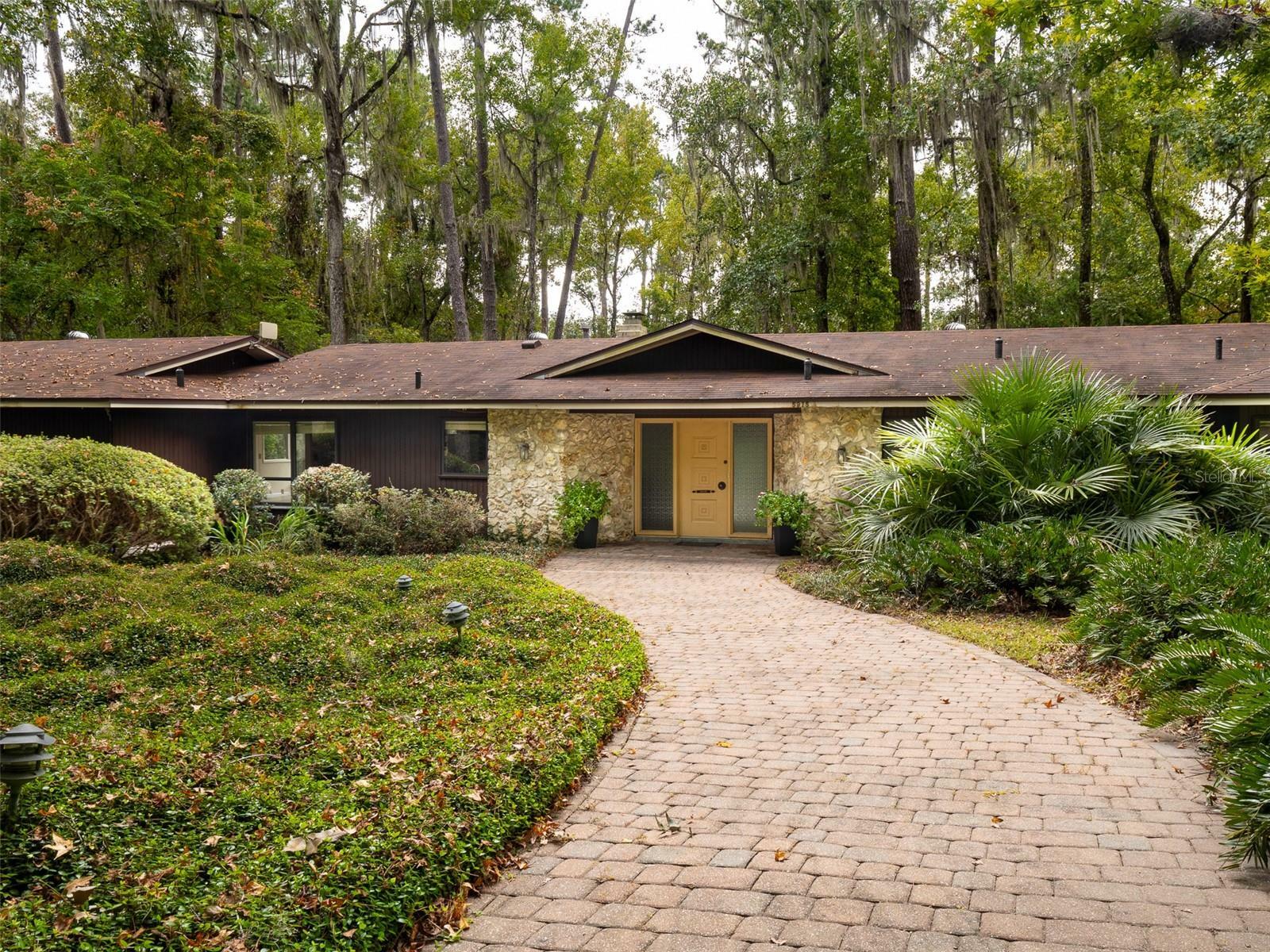Property Photo: 5915 NW 27th Avenue FL 32606