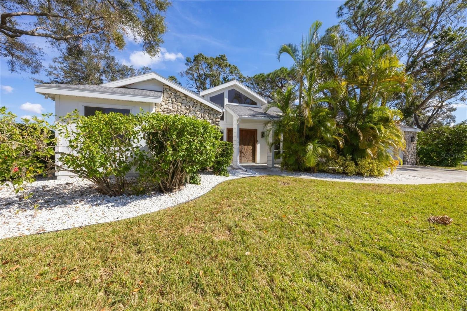 Property Photo:  1755 Oak Lakes Drive  FL 34232 