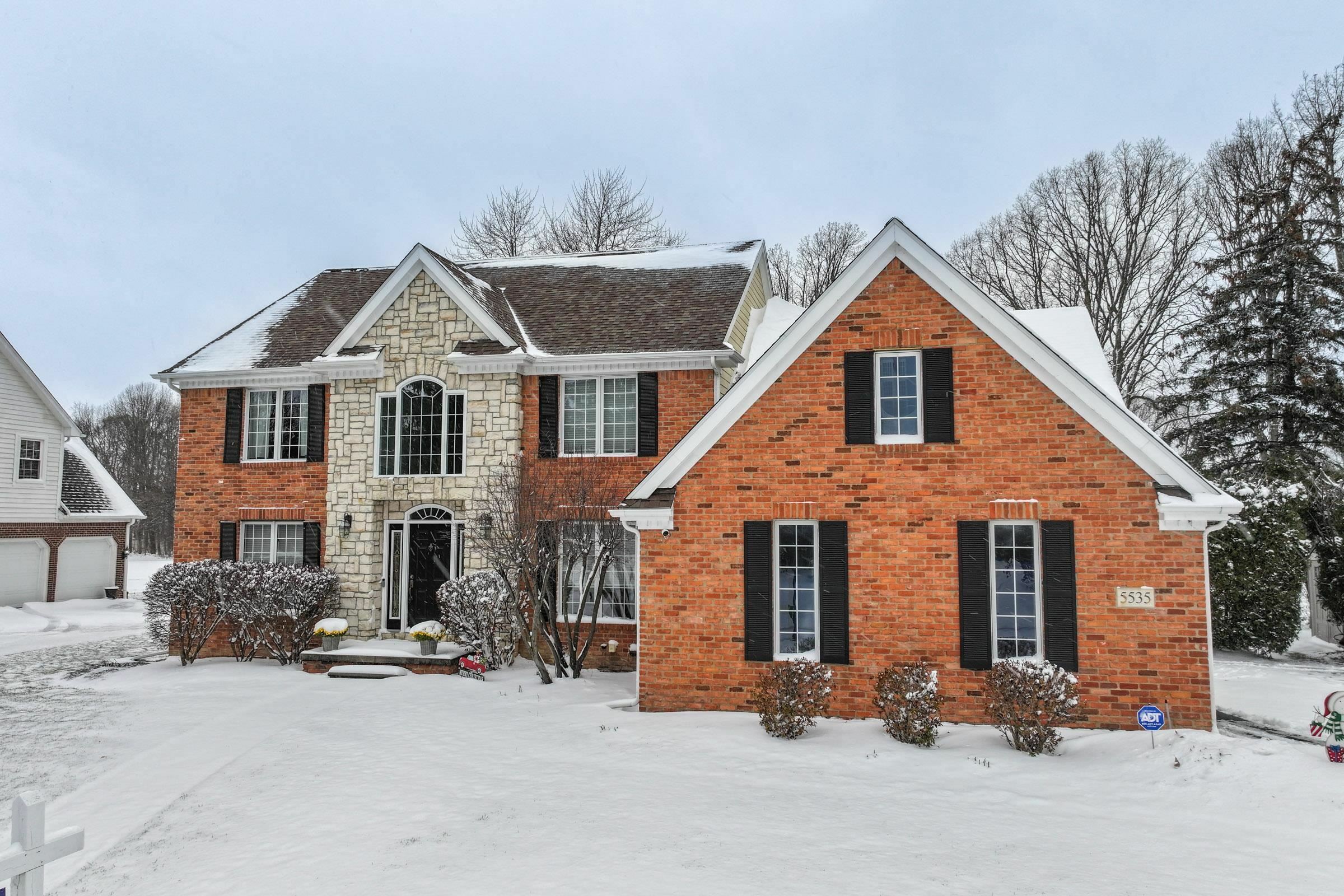 Property Photo:  5535 Woodfield Court  MI 48439 