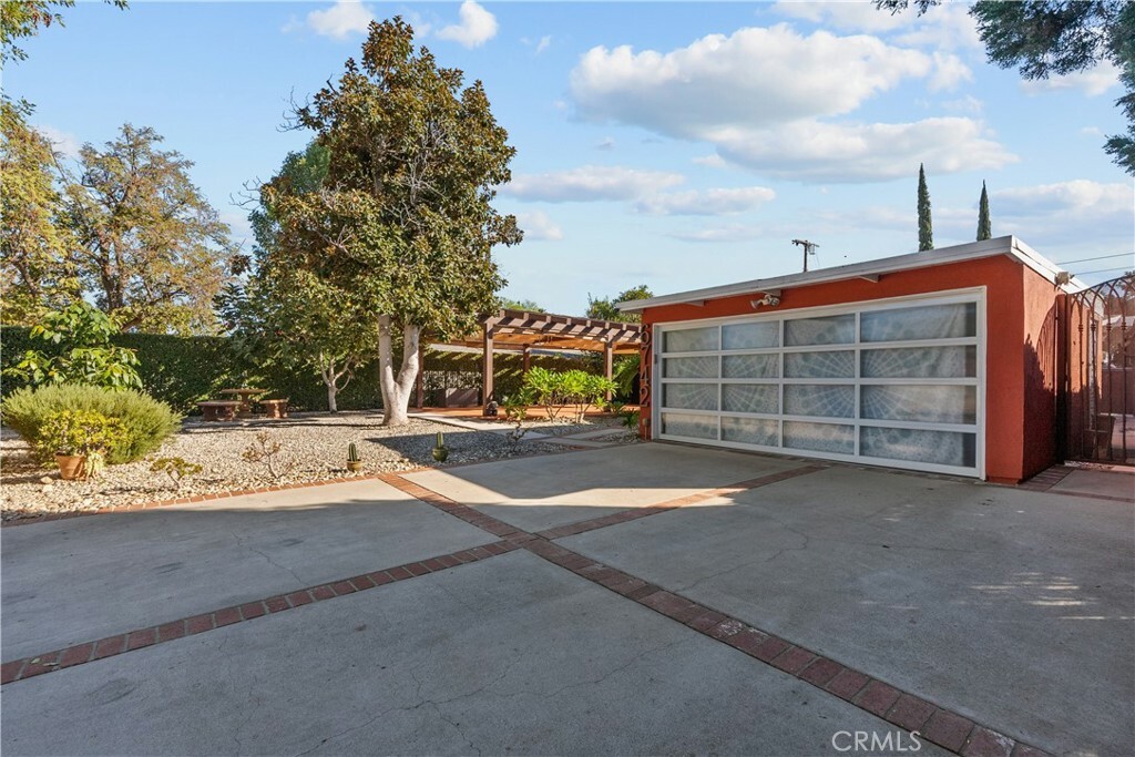 Property Photo:  6742 Sunnybrae Avenue  CA 91306 