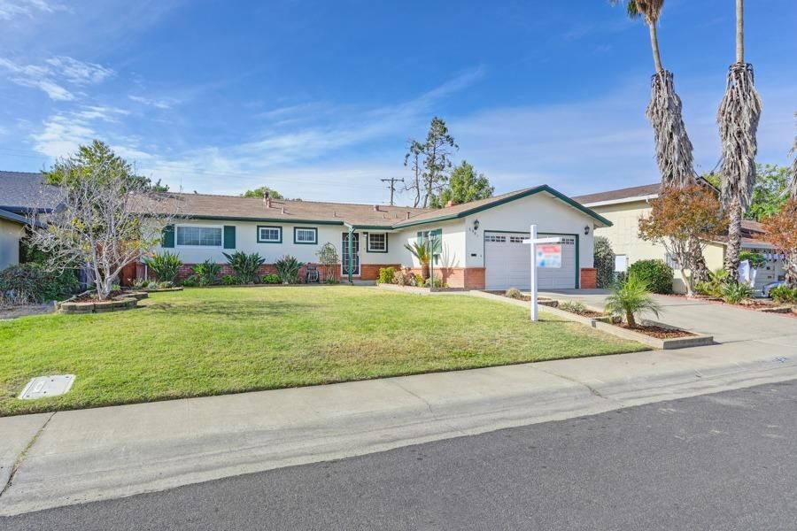Property Photo: 6908 Chevy Chase Way CA 95823