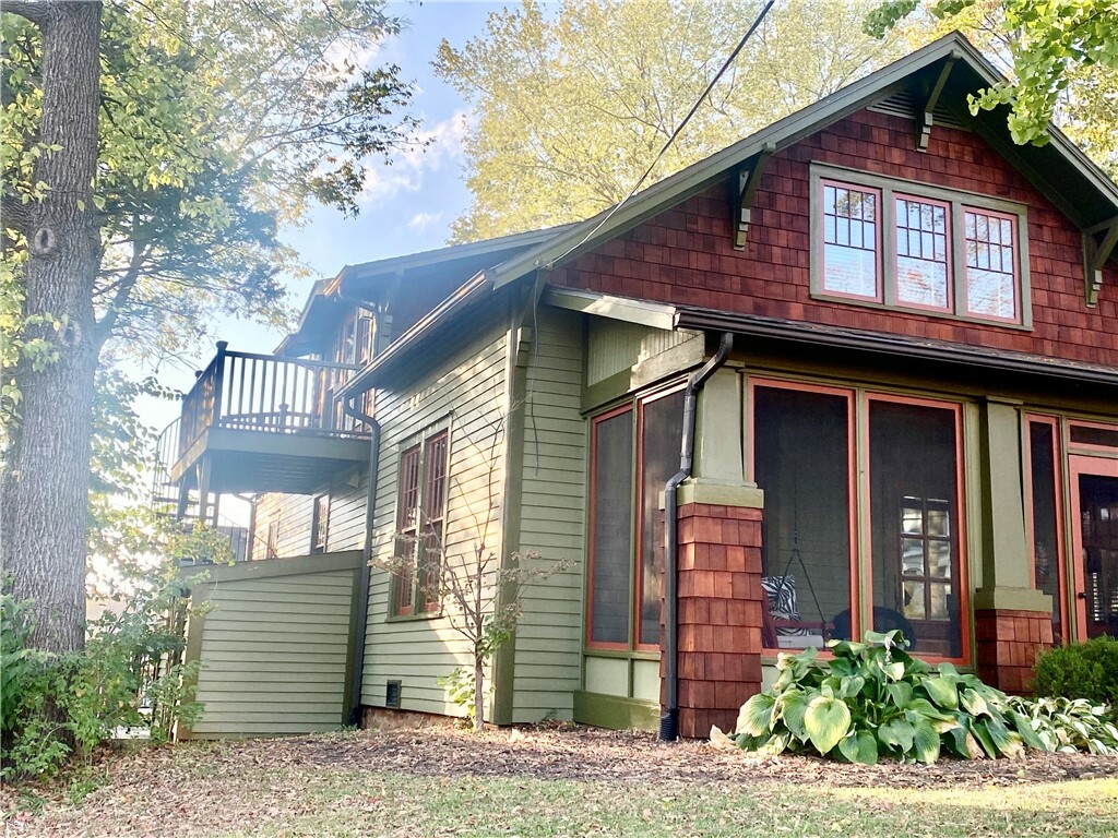 Property Photo:  215 N Locust Avenue  AR 72701 