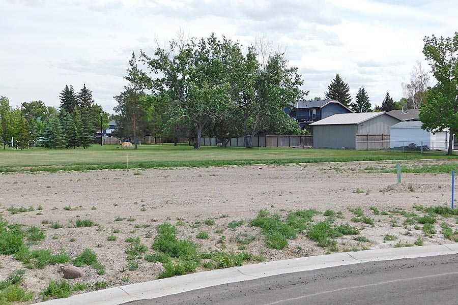 Property Photo: 4 Pine Place E AB T0L 0T0