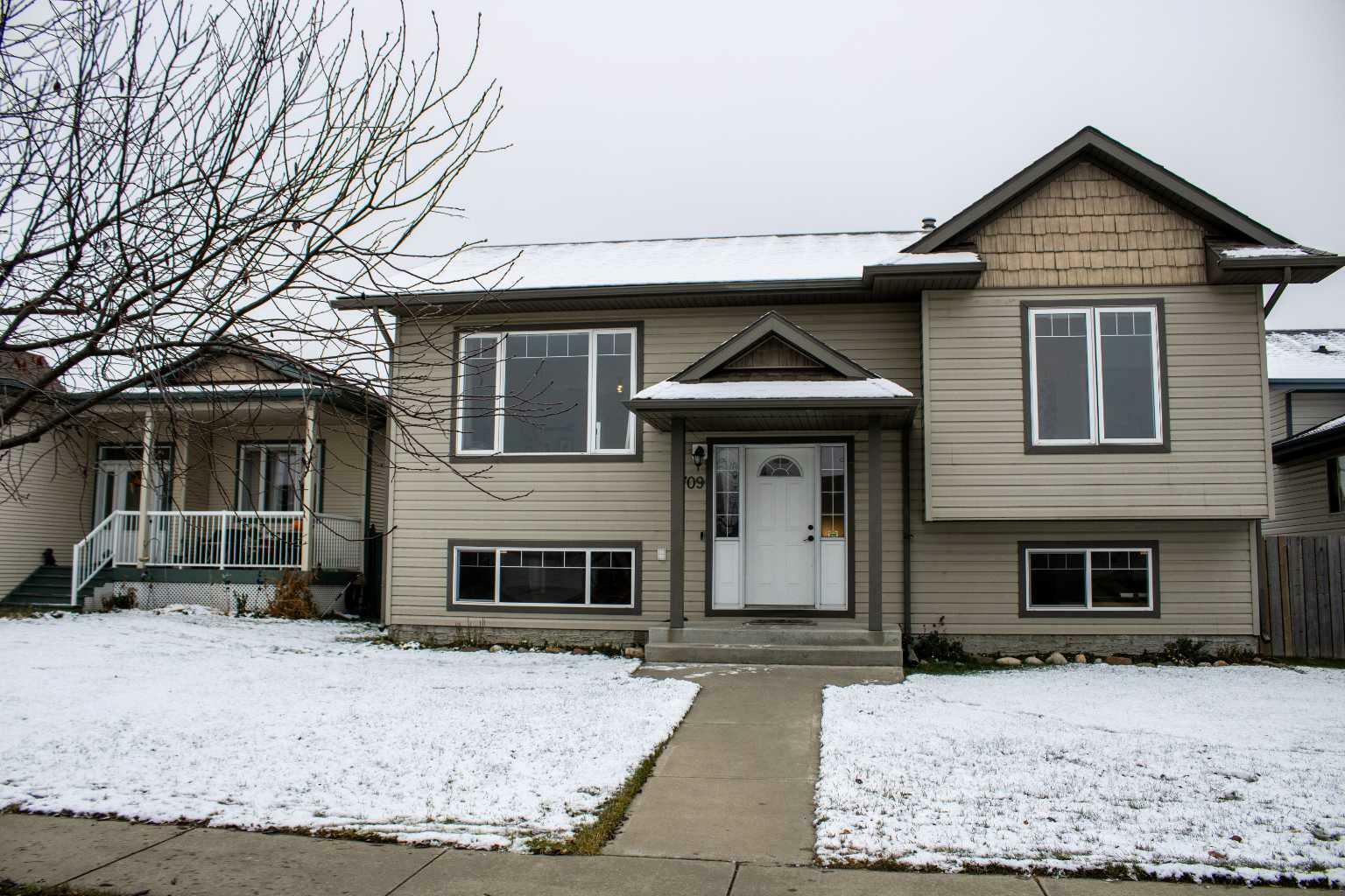 4709 Westbrooke Road  Blackfalds AB T4M 0K4 photo