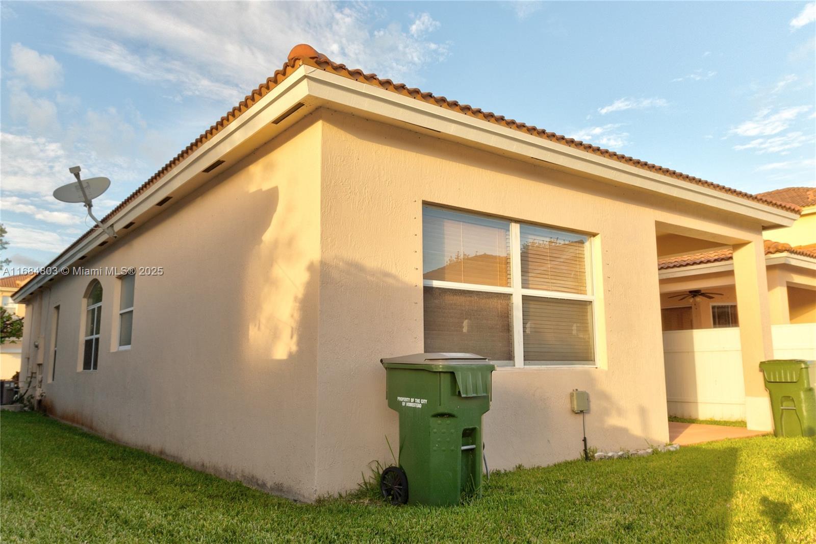 Property Photo: 3724 NE 10th Ct FL 33033