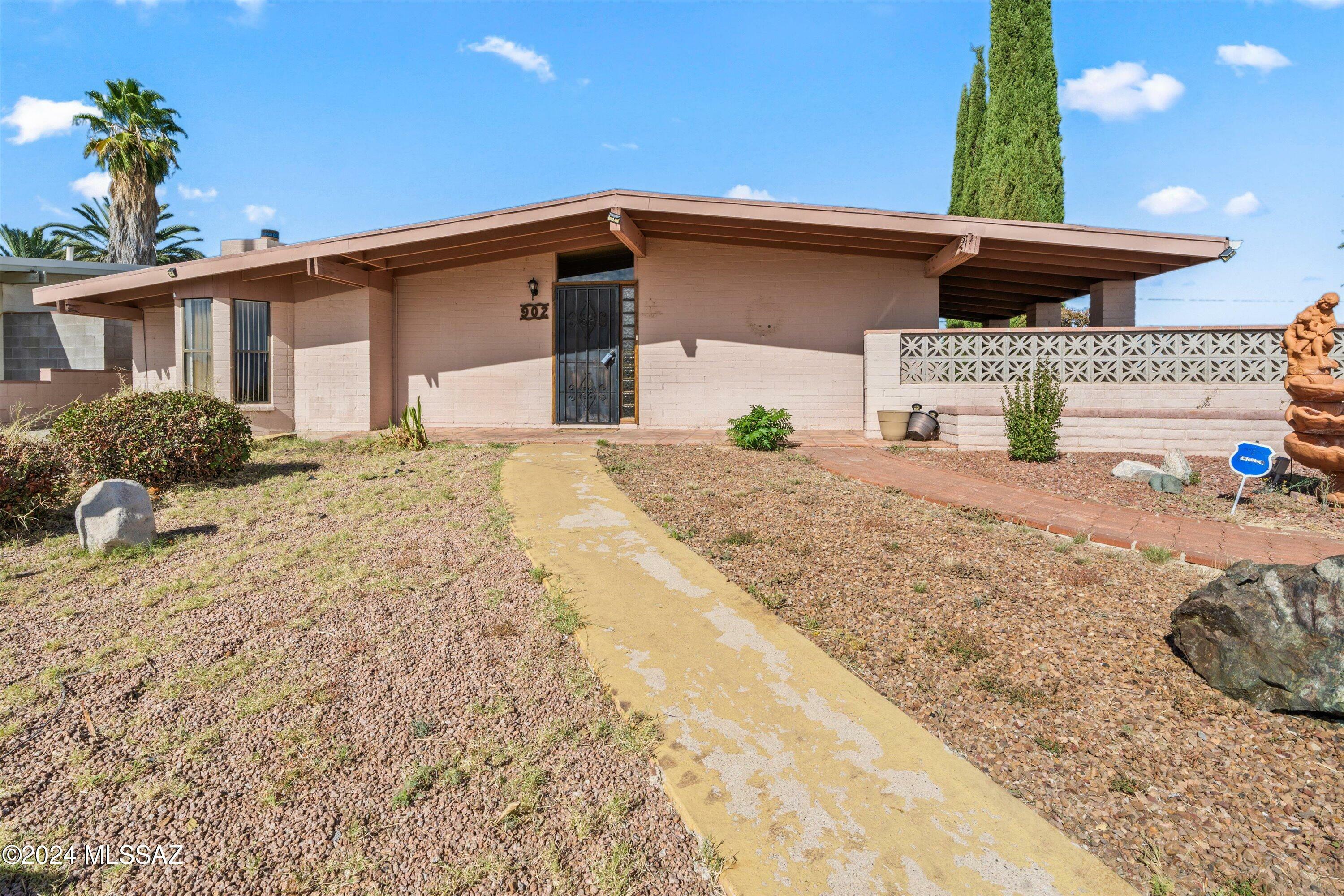 Property Photo:  902 W 2nd Avenue  AZ 85631 