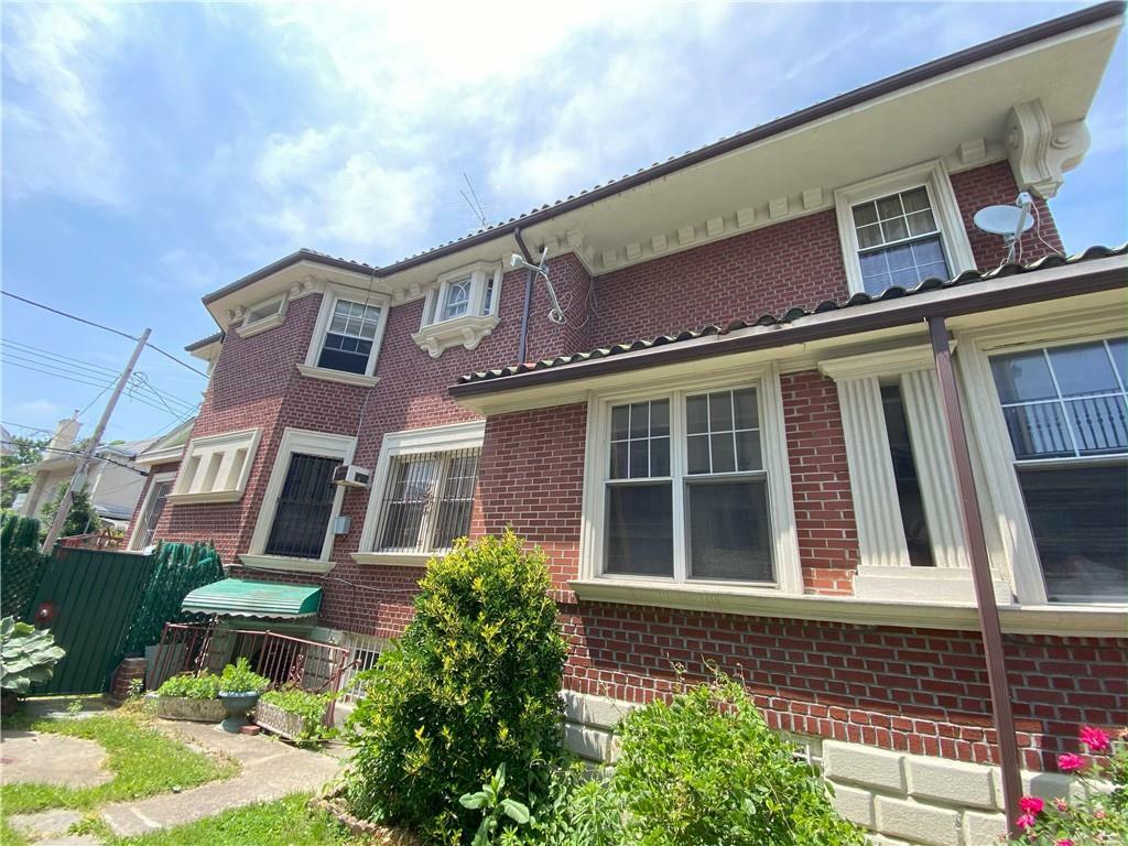 Property Photo:  216 Exeter Street  NY 11235 