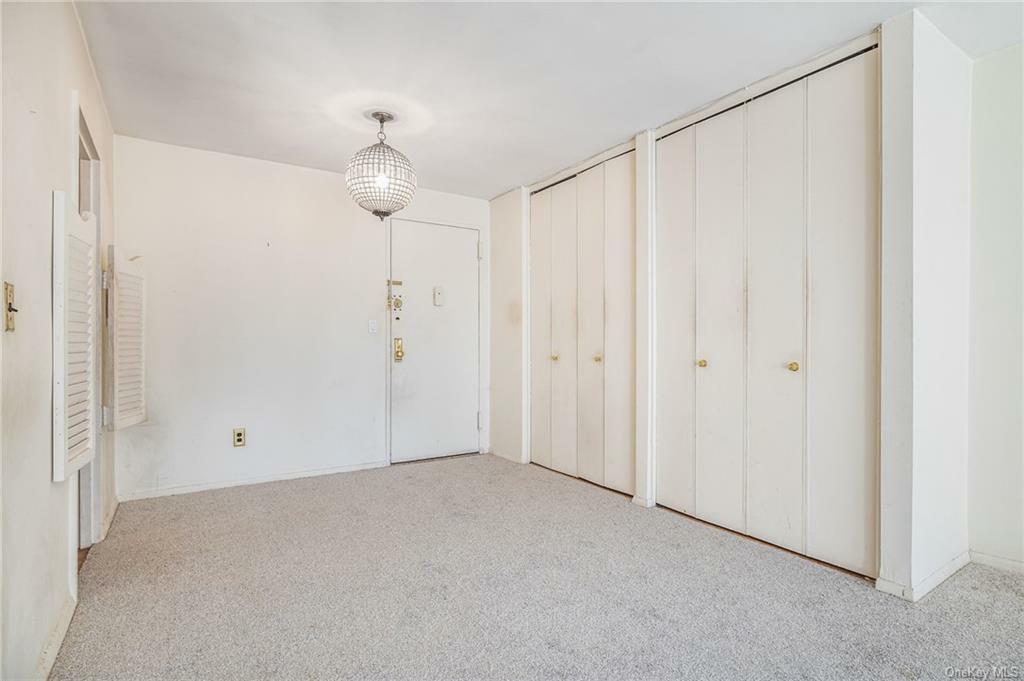 Property Photo:  16 Lake Street 3J  NY 10603 