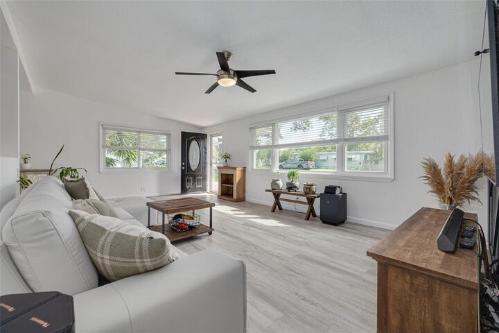 Property Photo:  6127 82nd Terrace N  FL 33781 