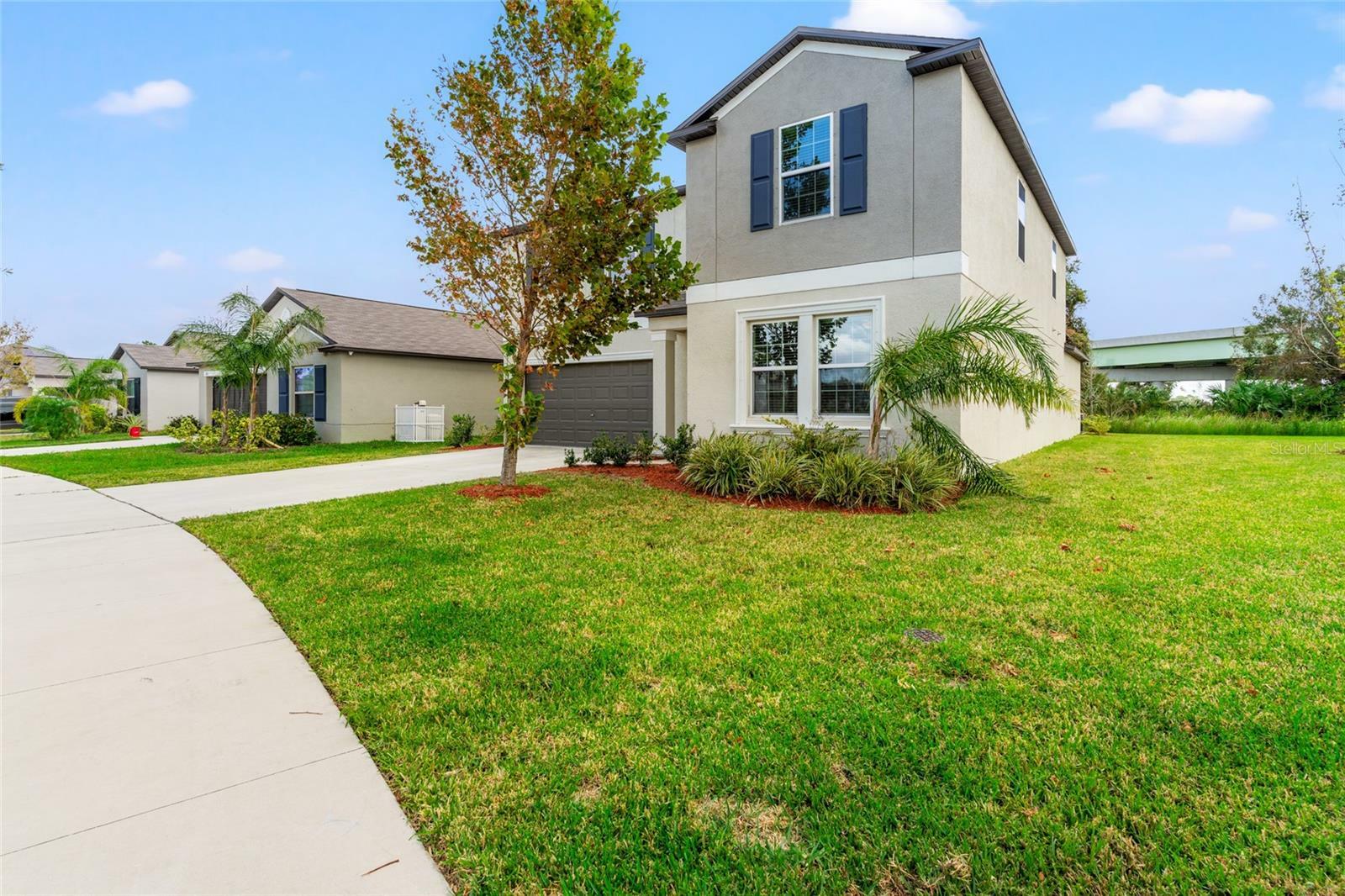 Property Photo:  1911 Fan Aloe Way  FL 33570 